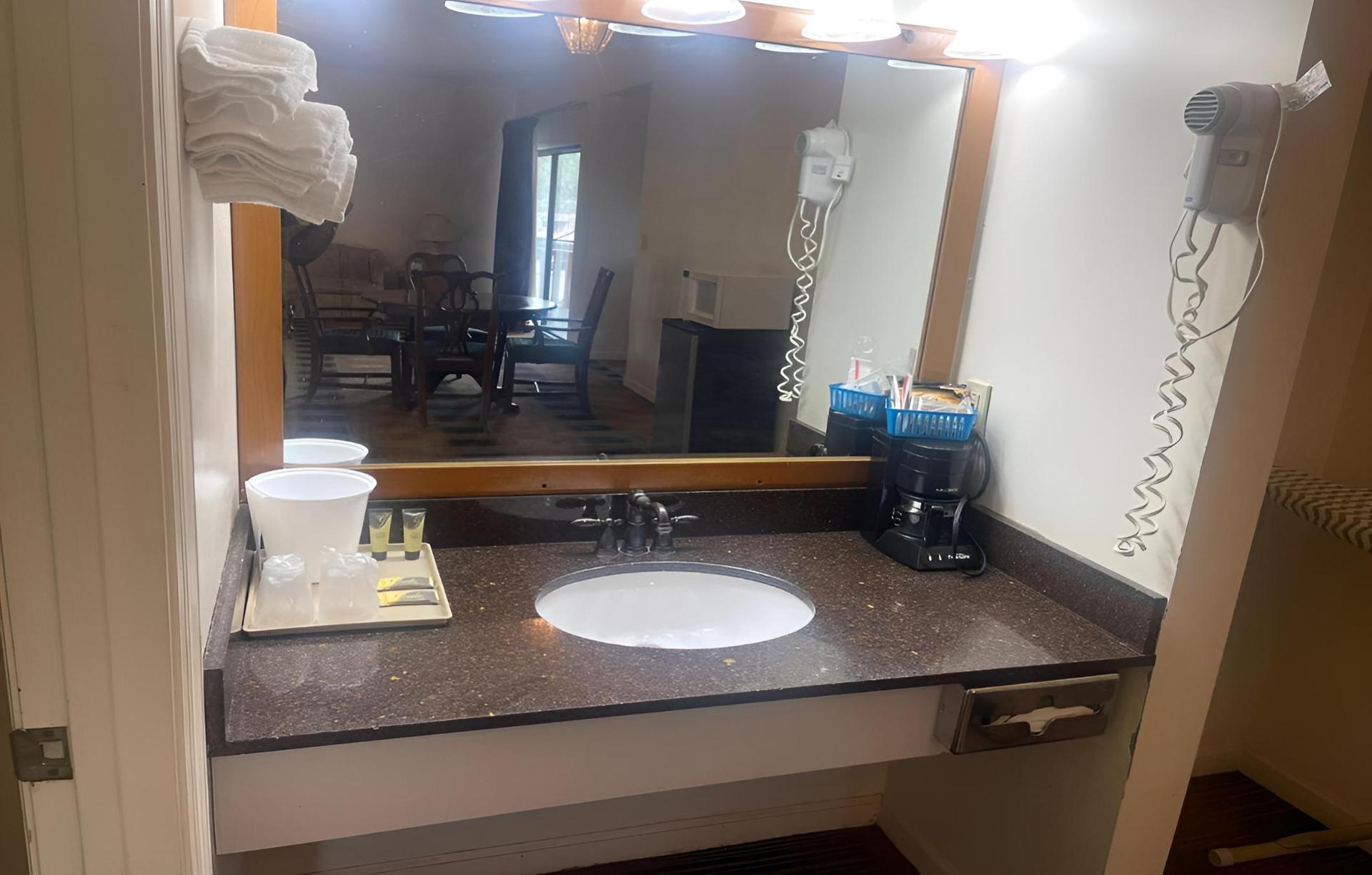 Budgetel Inn & Suites photo 17
