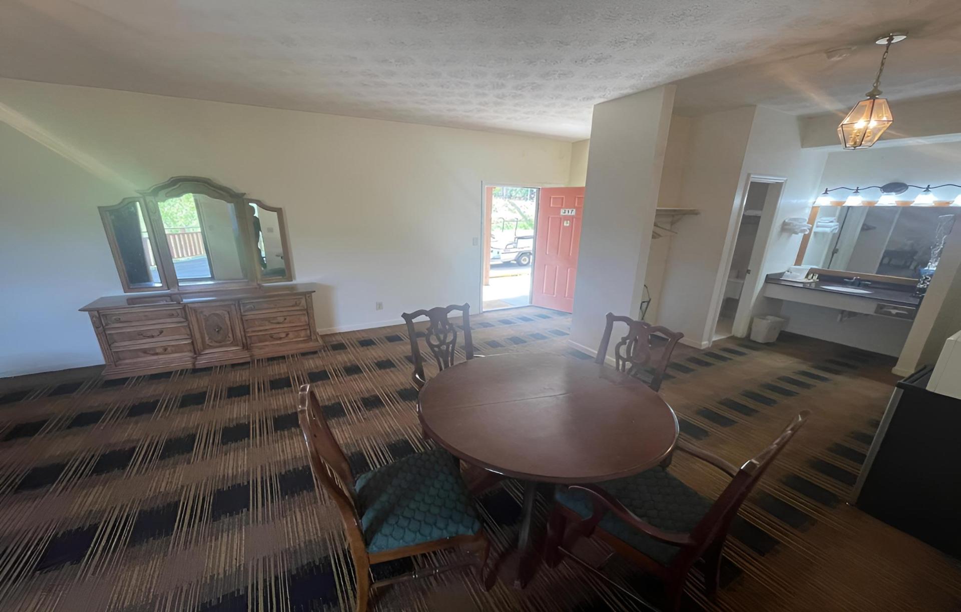 Budgetel Inn & Suites photo 22