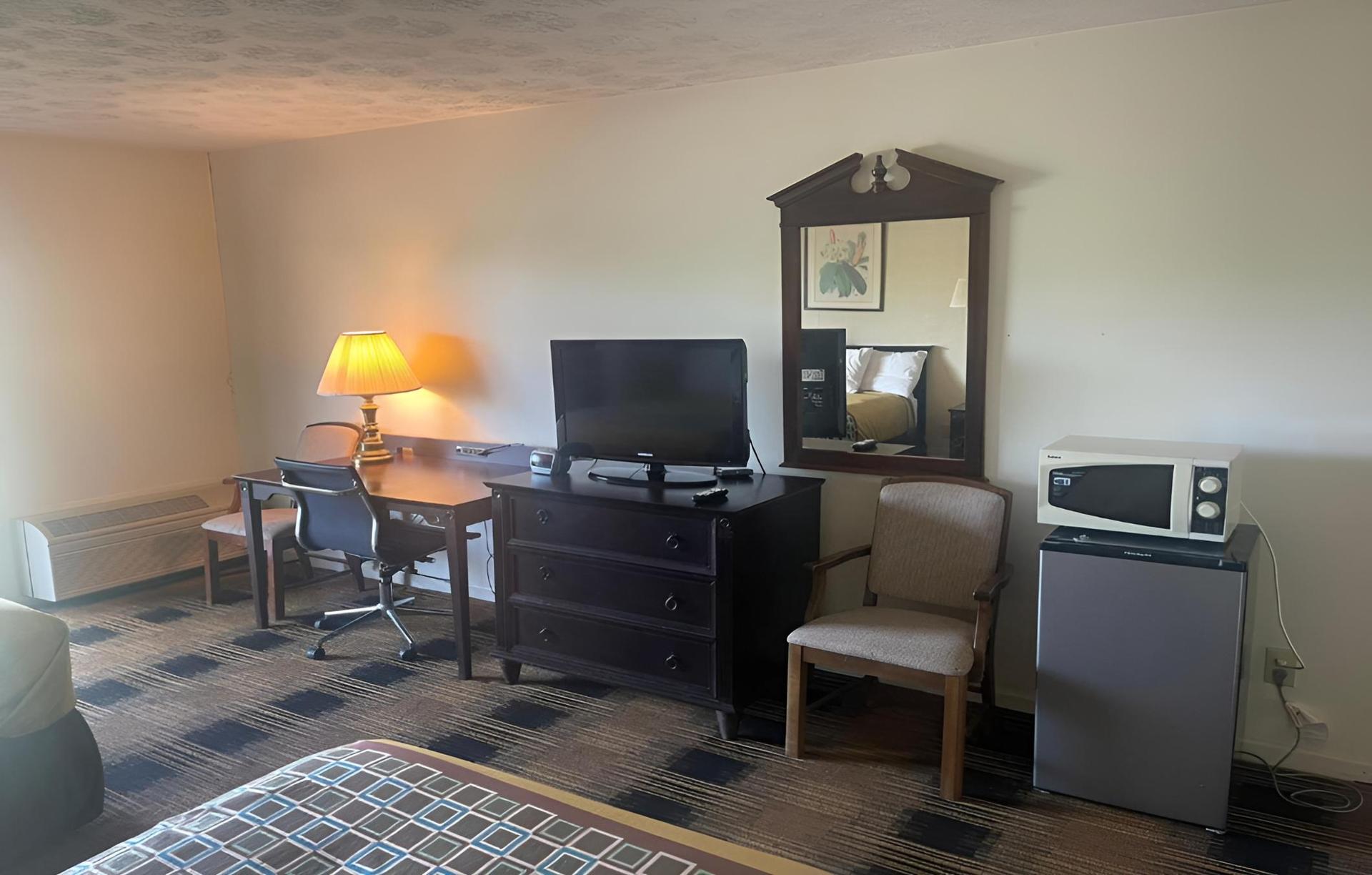 Budgetel Inn & Suites photo 10