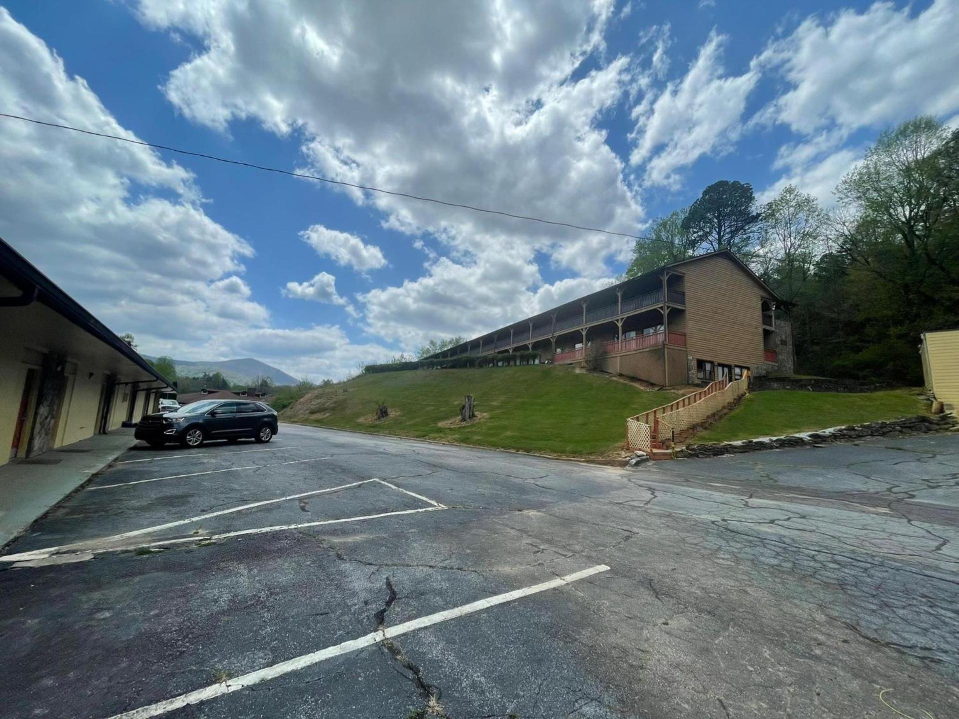 Budgetel Inn & Suites photo 67