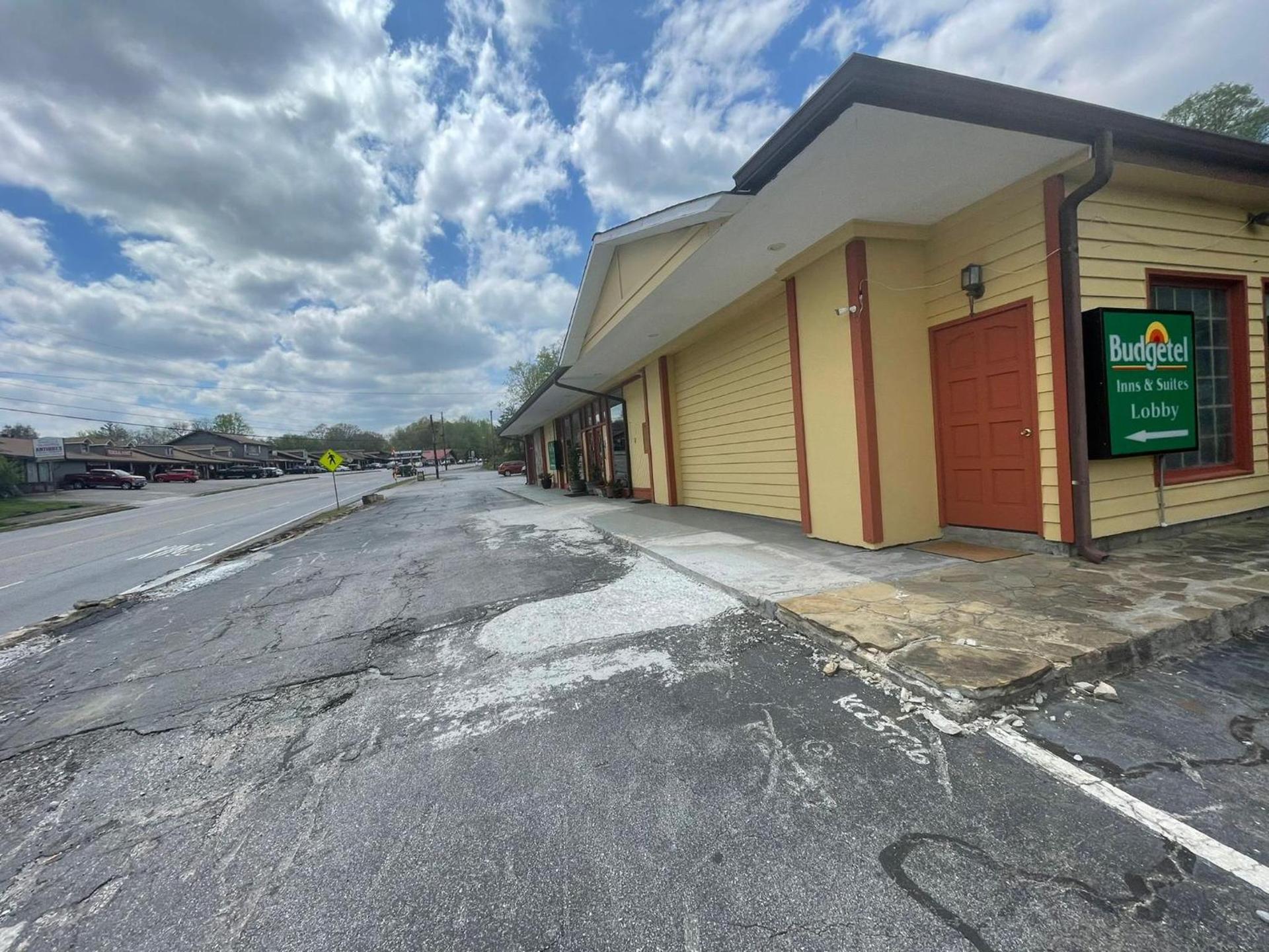 Budgetel Inn & Suites photo 46