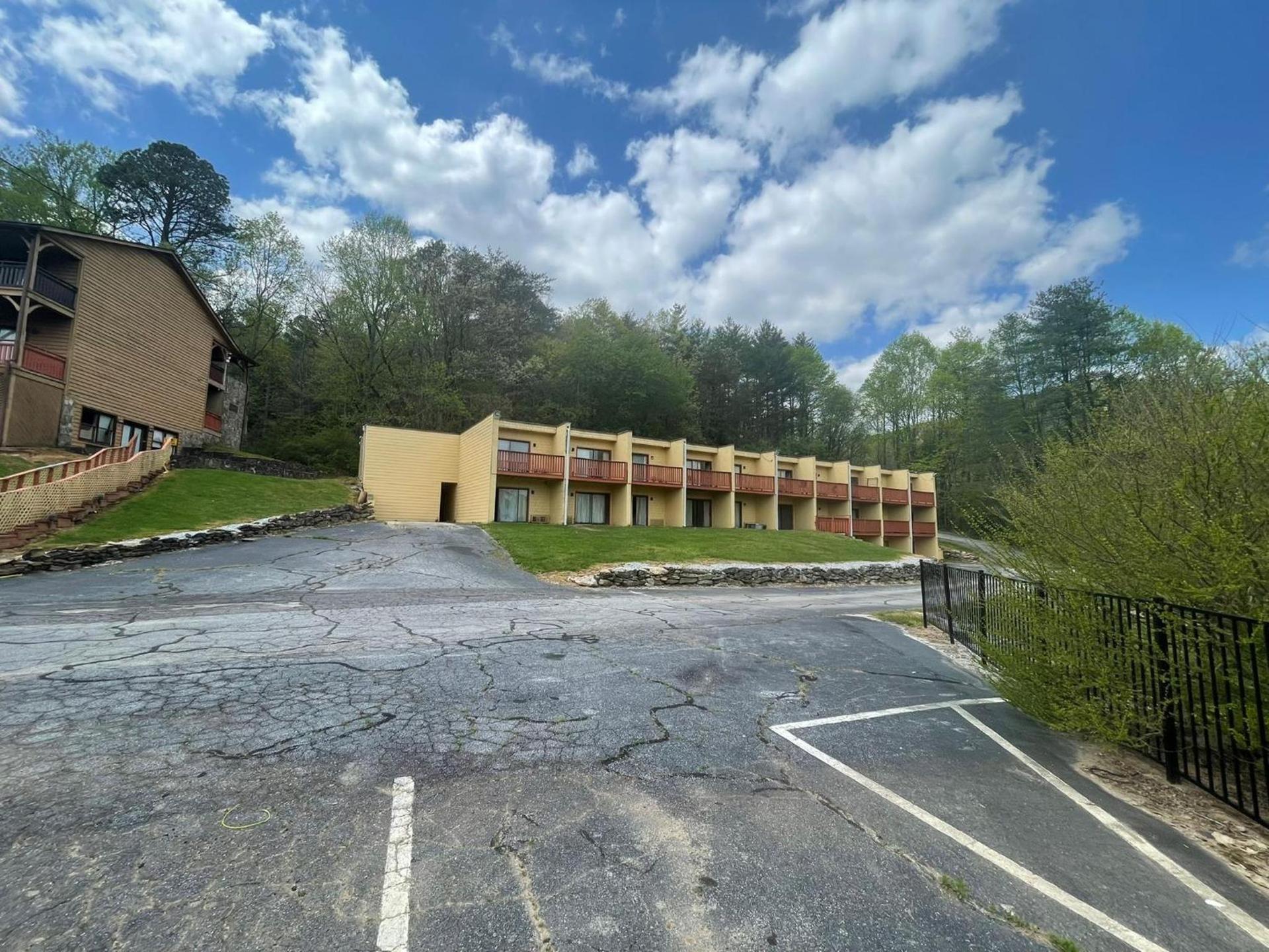 Budgetel Inn & Suites photo 61