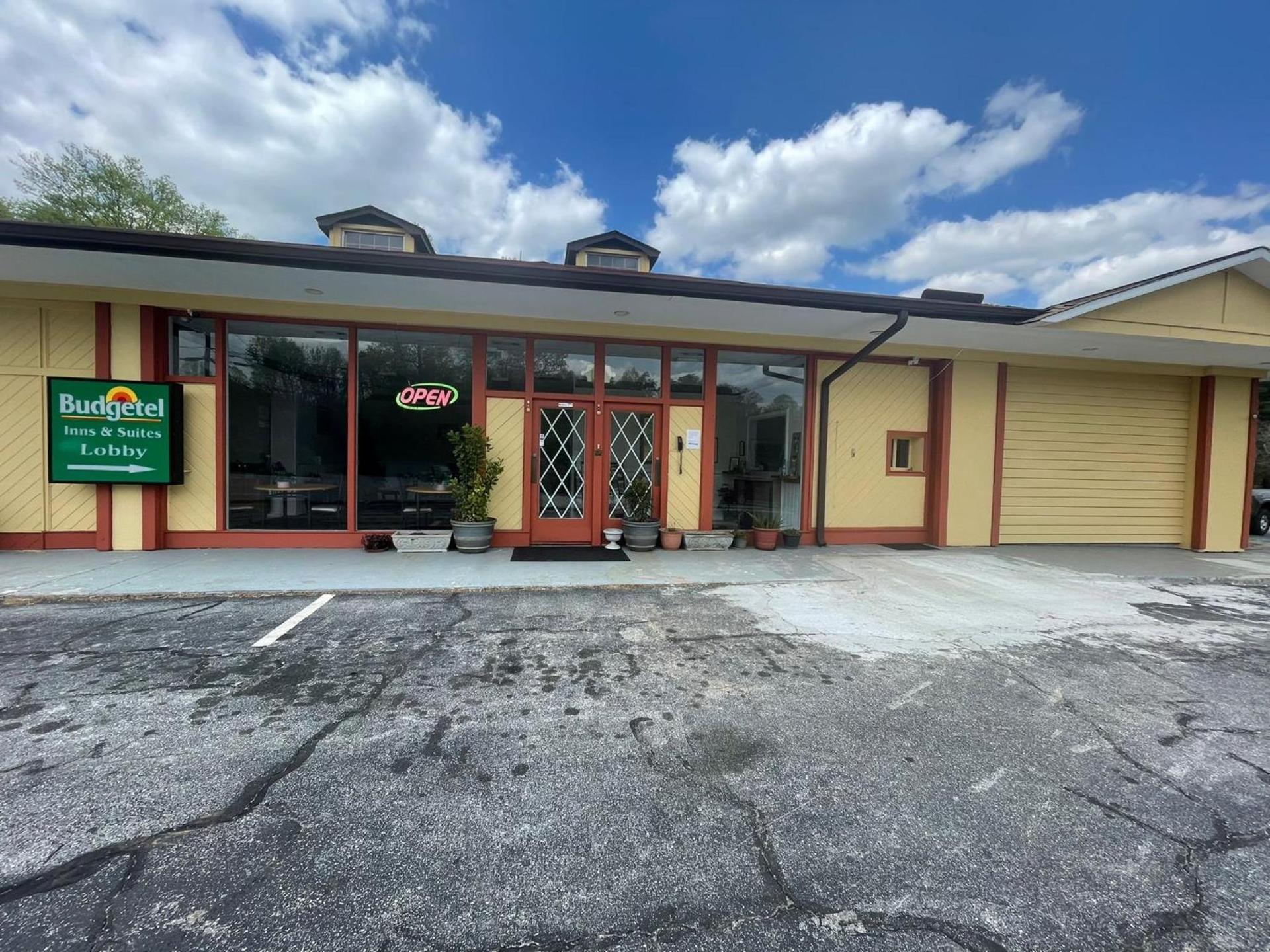Budgetel Inn & Suites photo 2