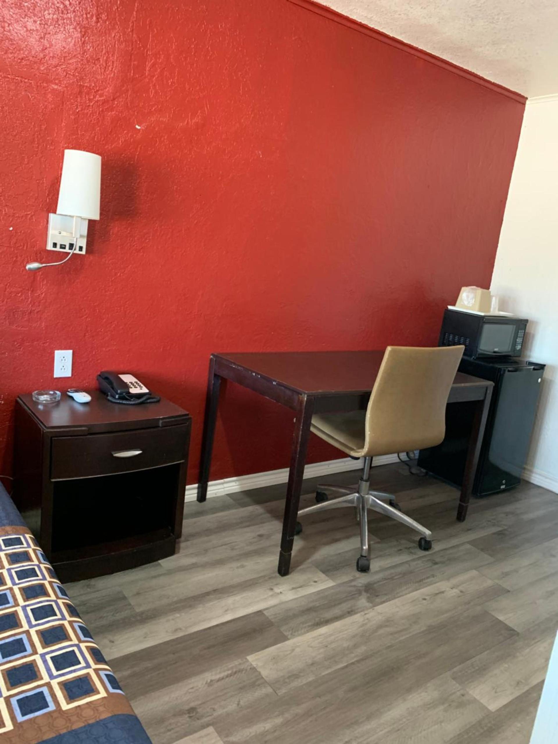 Budget Inn photo 4