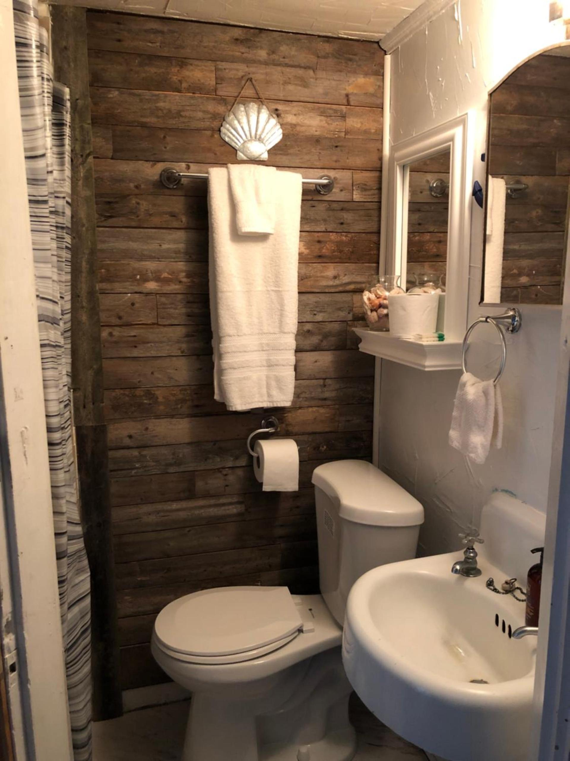 Seafarer Inn and Cottages photo 14