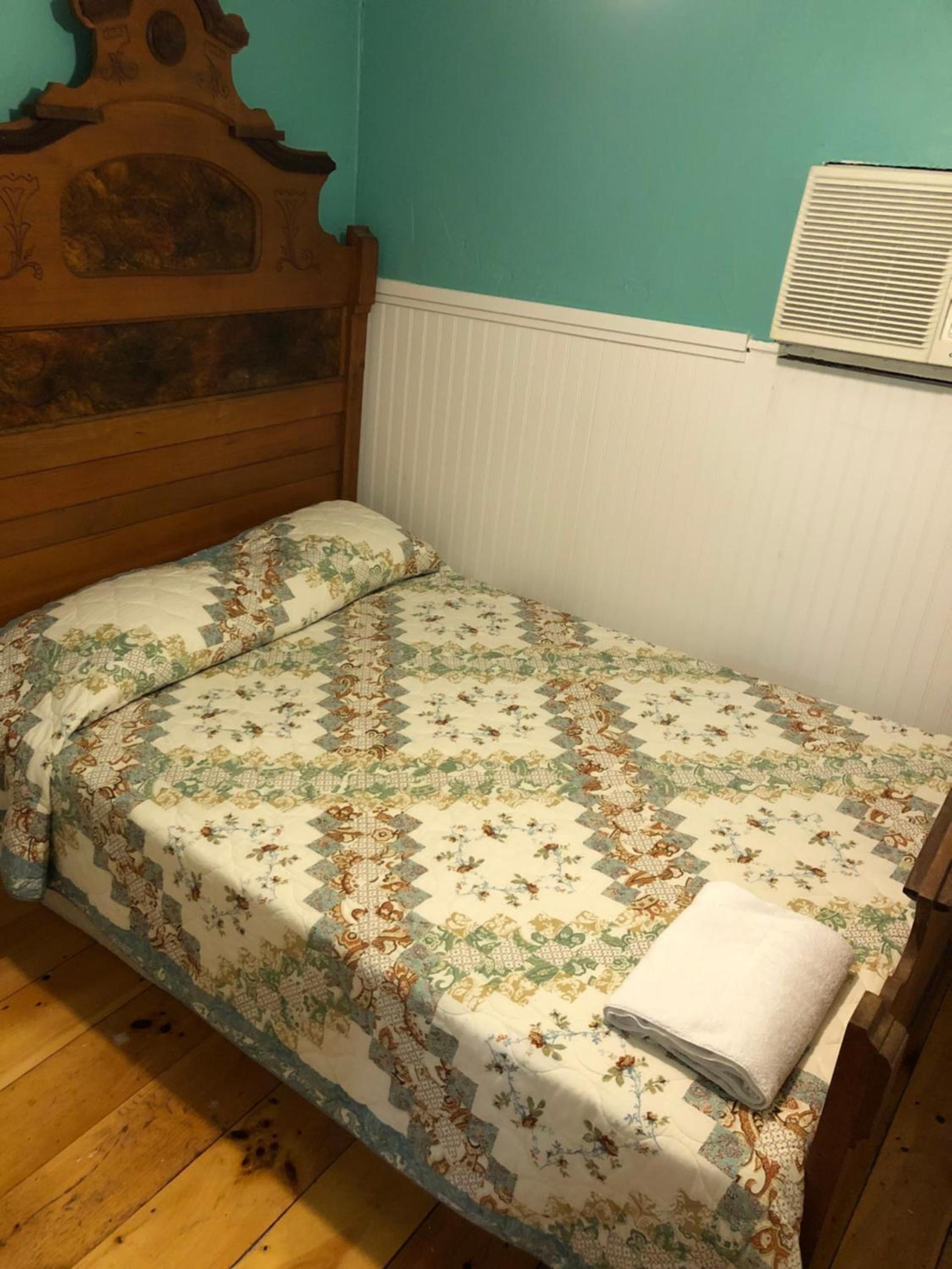 Seafarer Inn and Cottages photo 17