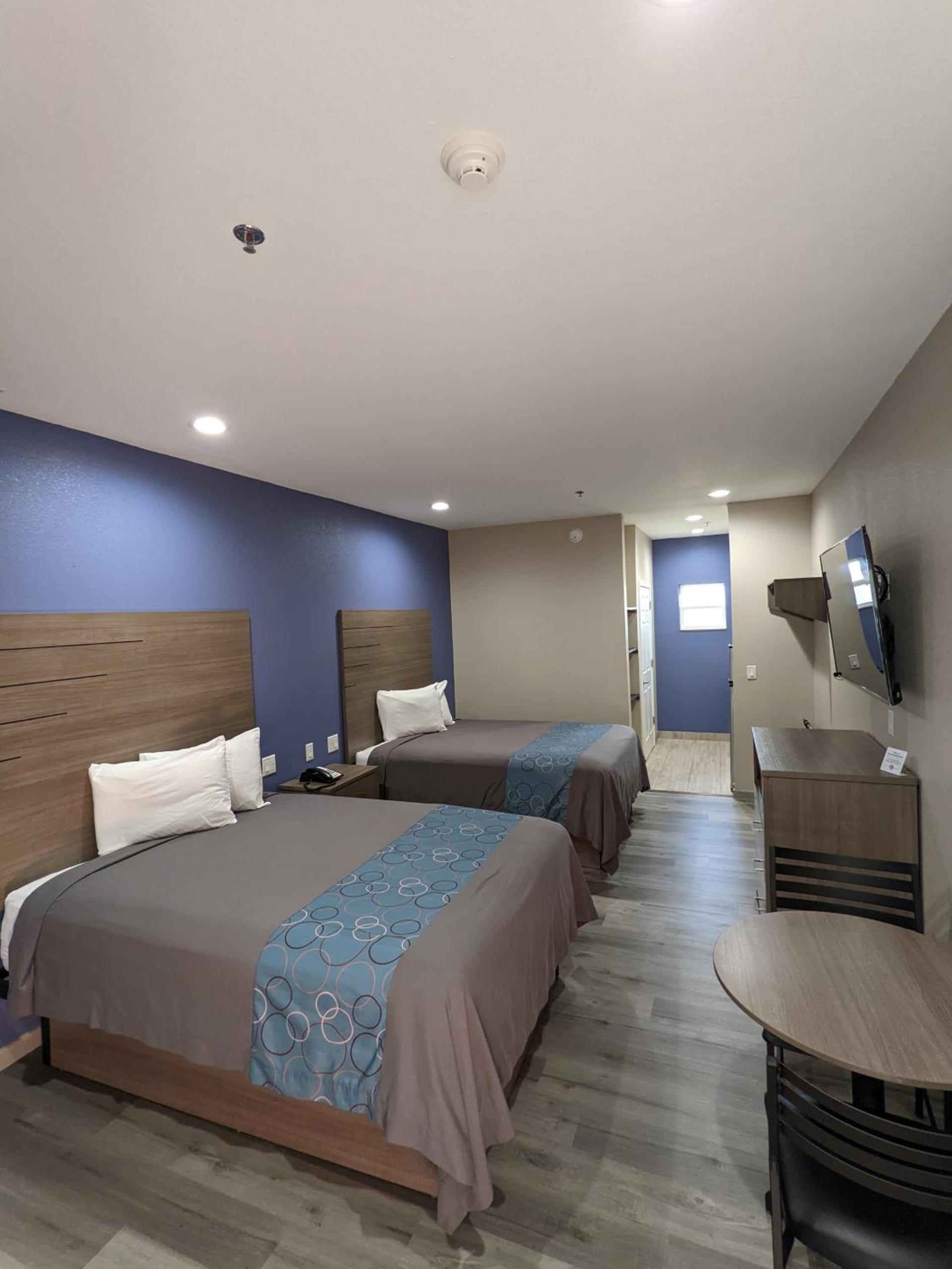 Holiday Inn motel photo 1