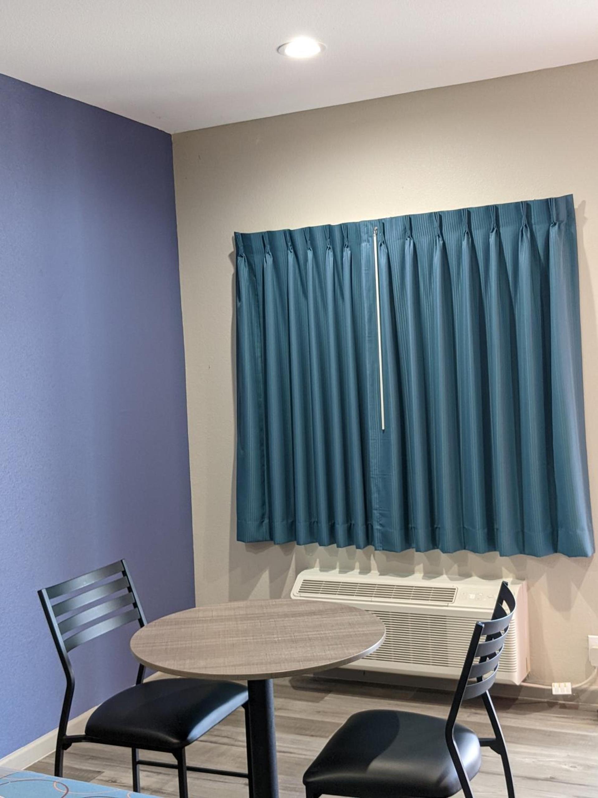 Holiday Inn motel photo 10