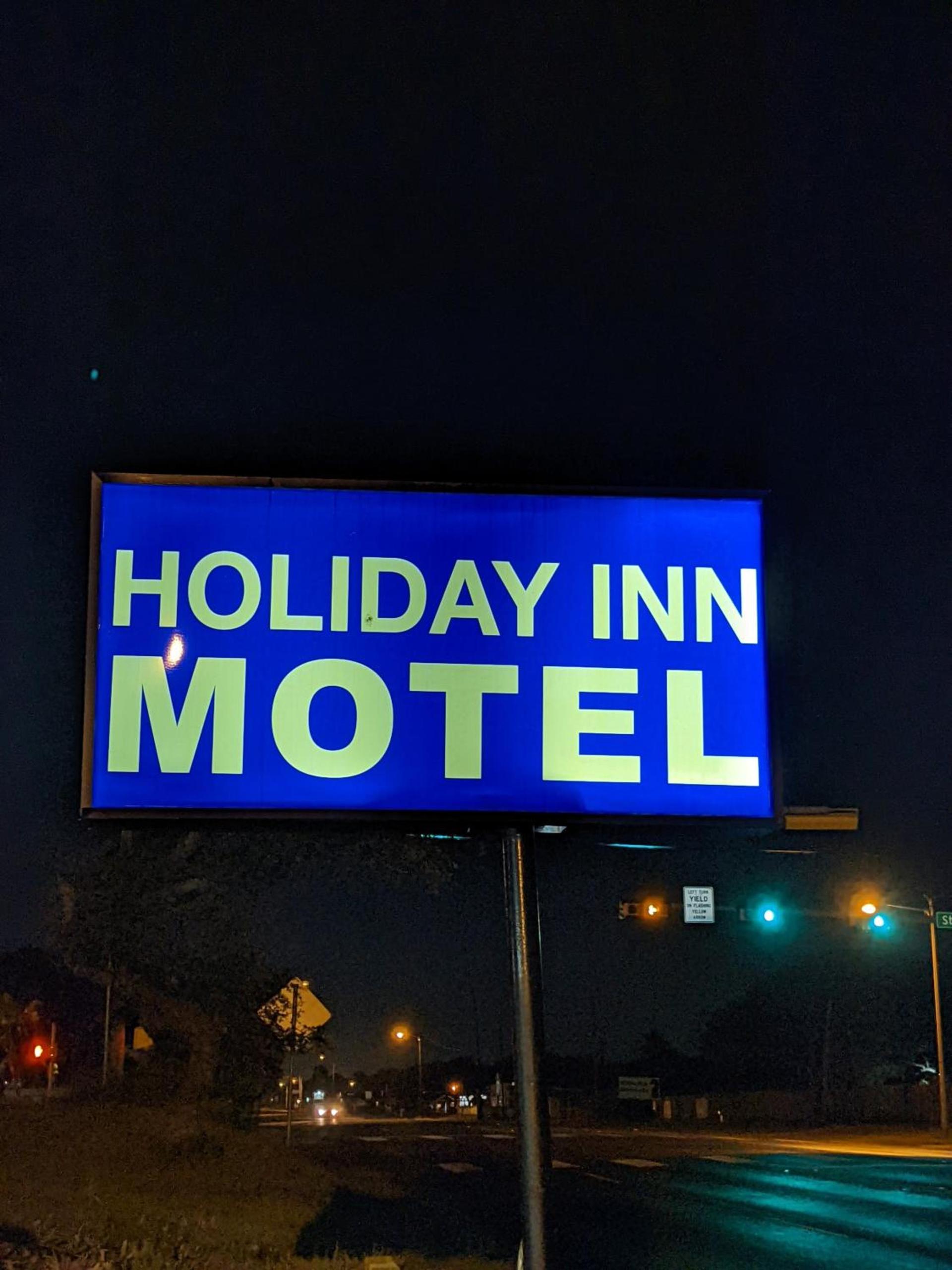 Holiday Inn motel photo 3