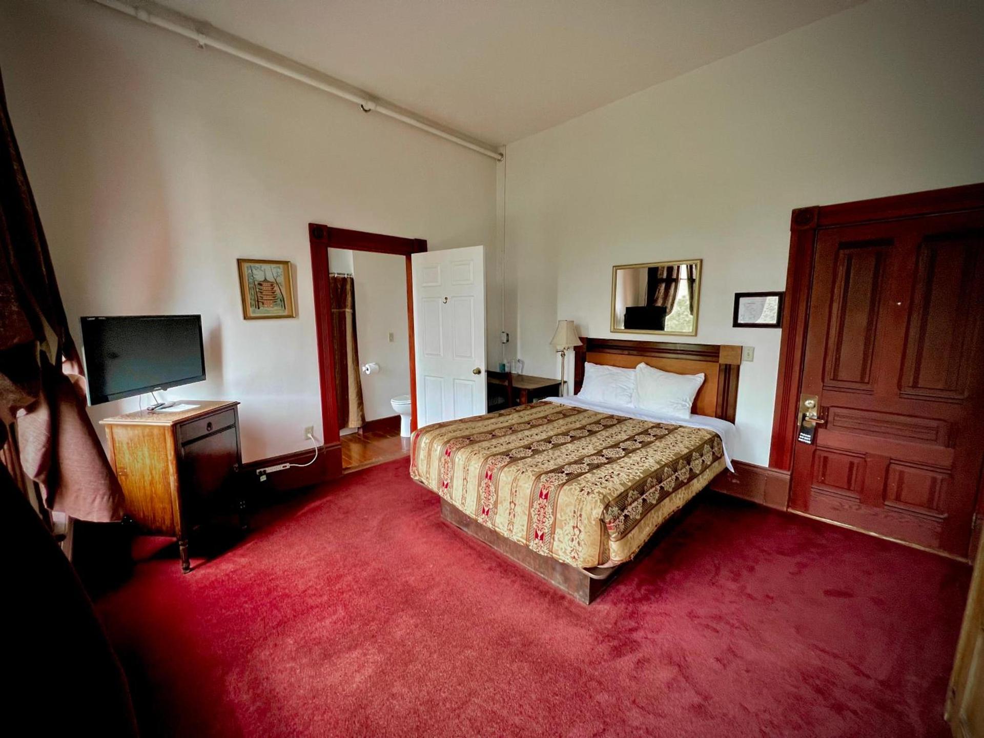 The Monarch Hotel photo 48