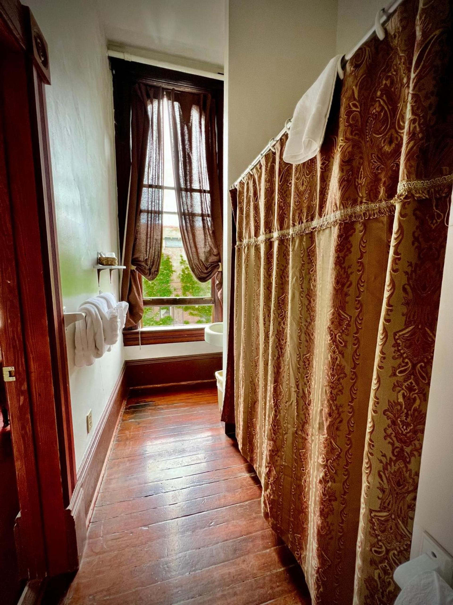 The Monarch Hotel photo 71