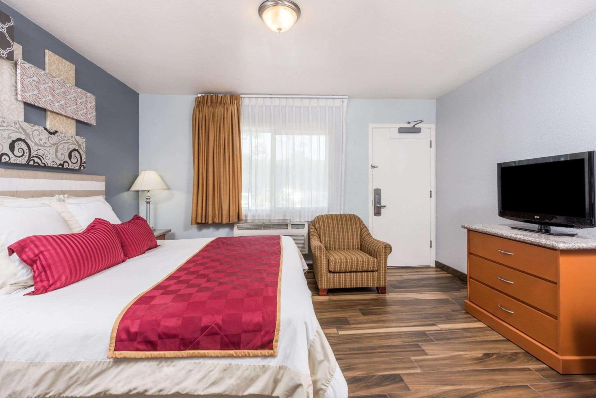 Ramada by Wyndham near SeaWorld / Mission Beach photo 4