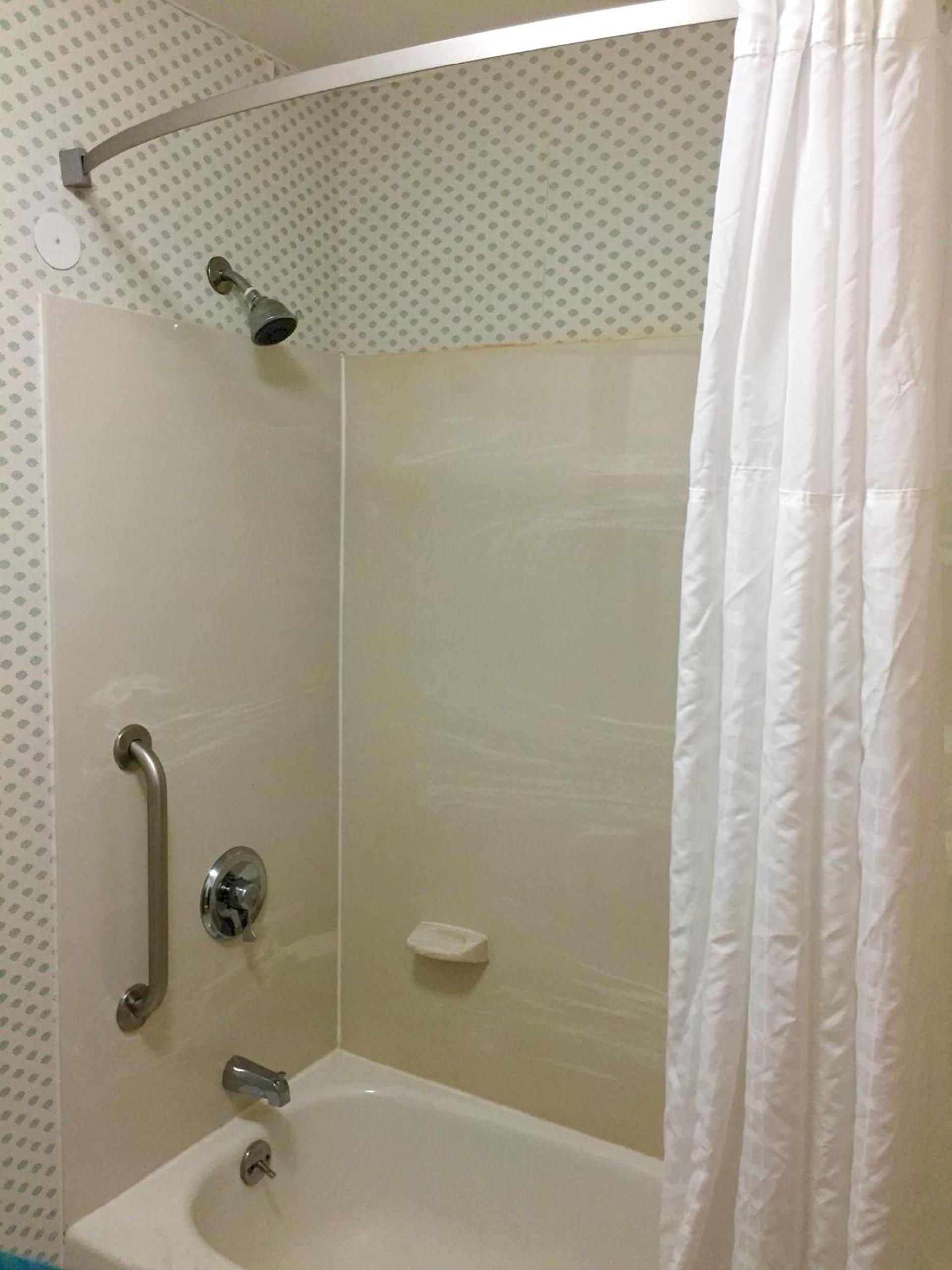 Super 8 by Wyndham Madison East photo 19