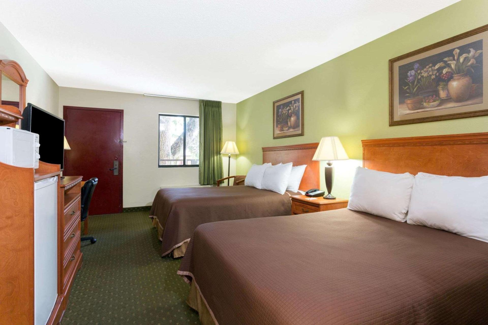 Howard Johnson by Wyndham Tallahassee photo 6