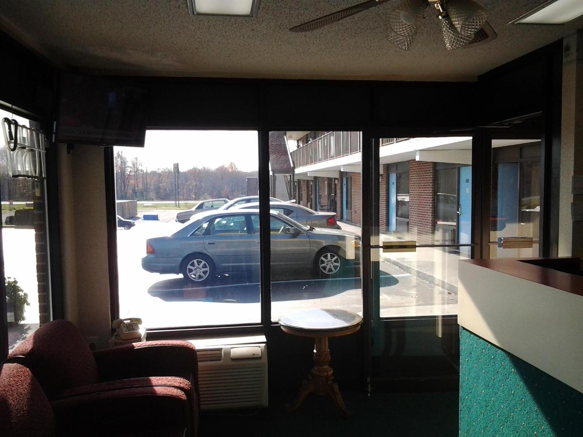 Elkton Lodge photo 4