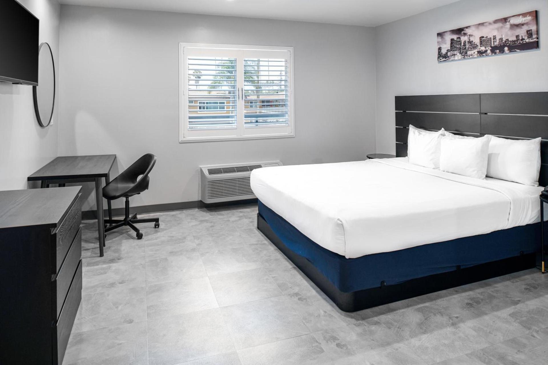Hollywood Inn Express LAX photo 3
