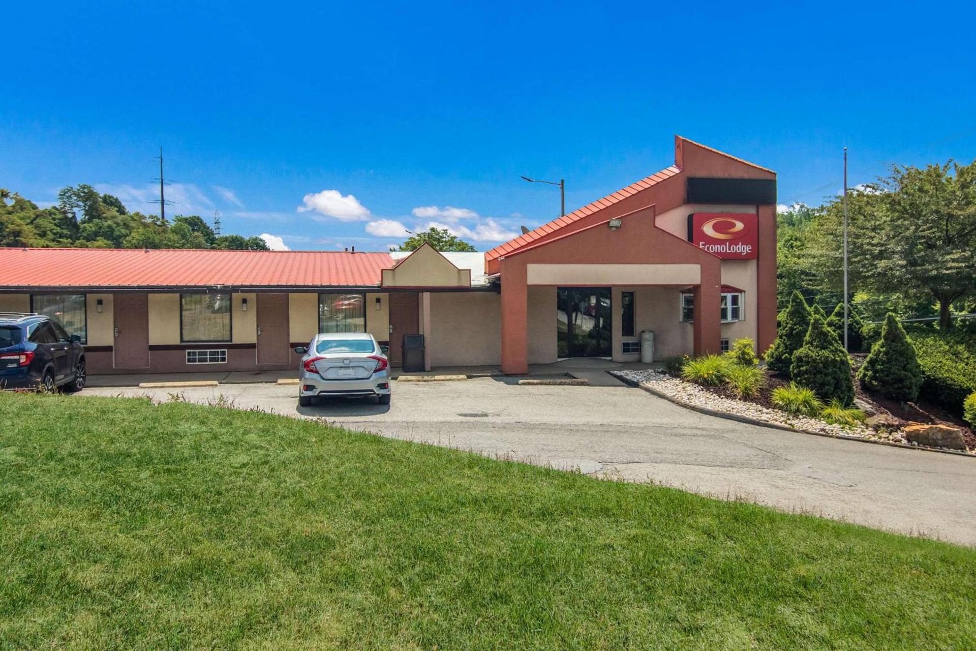 Econo Lodge Pittsburgh I-79 photo 2