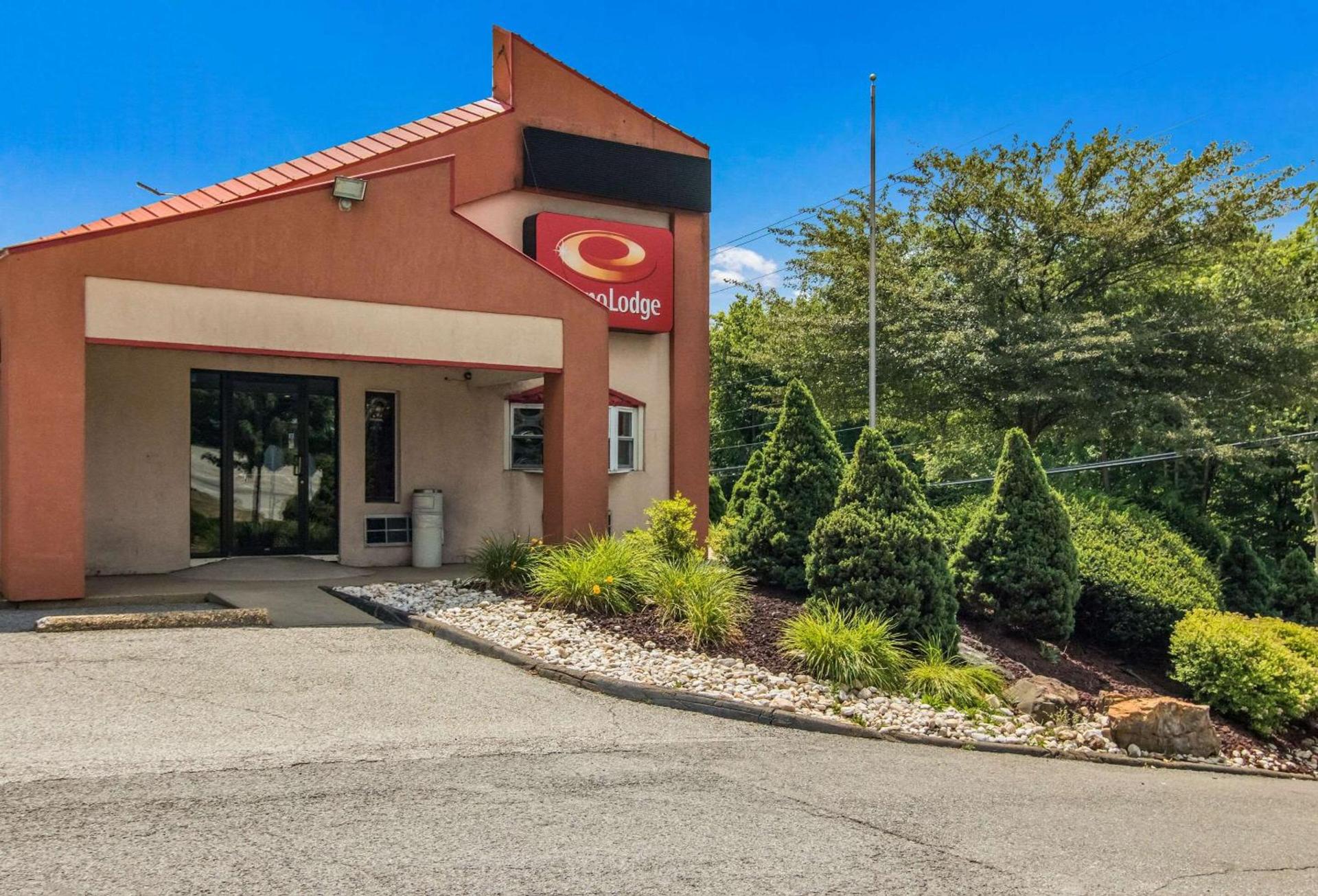 Econo Lodge Pittsburgh I-79 photo 4