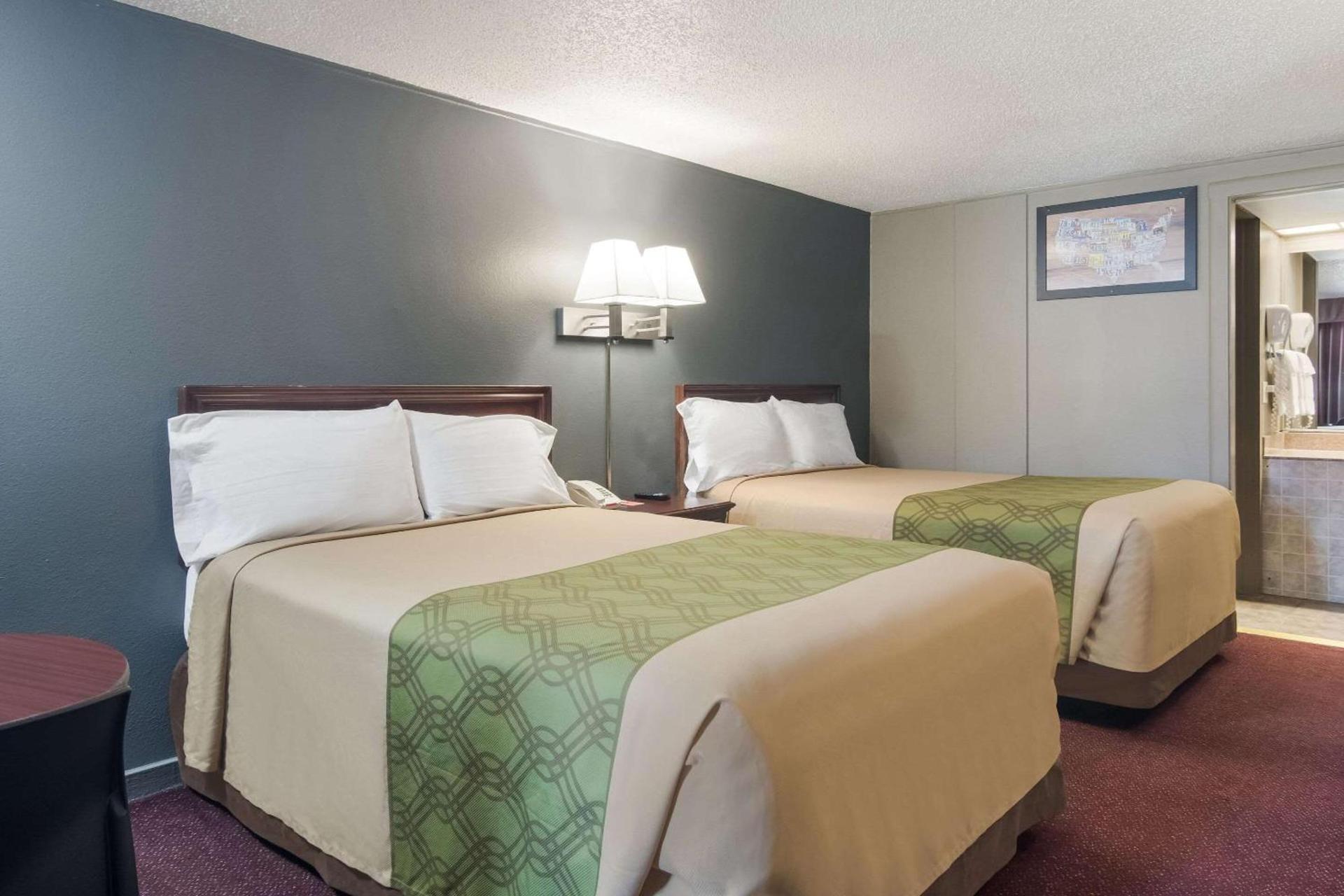 Econo Lodge Pittsburgh I-79 photo 11