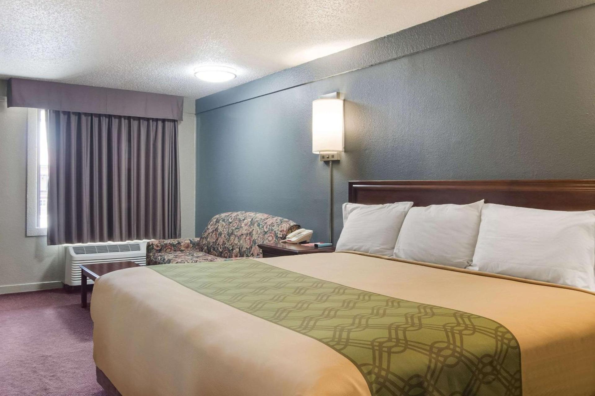 Econo Lodge Pittsburgh I-79 photo 22