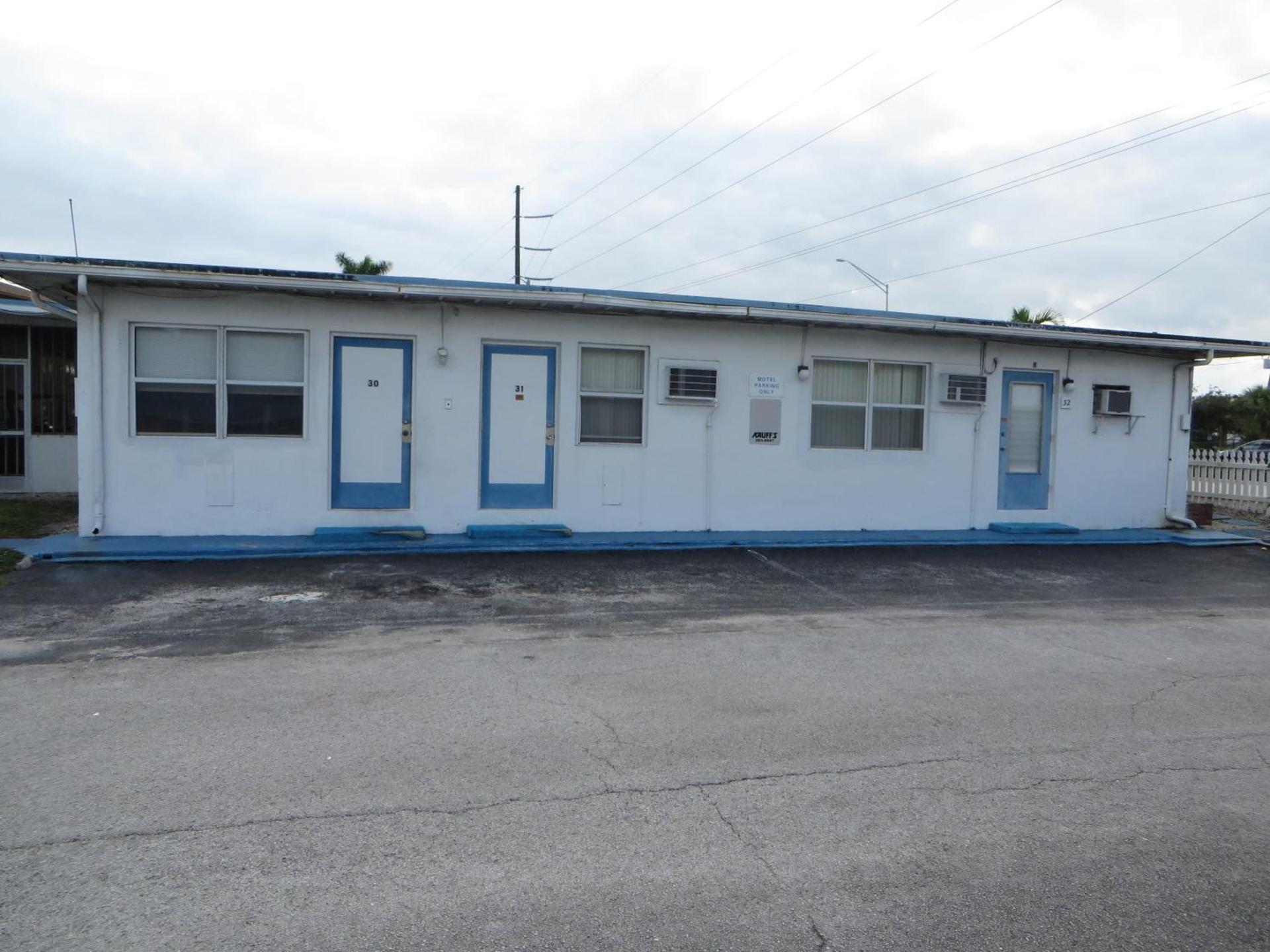 Royal Palms Motel photo 13