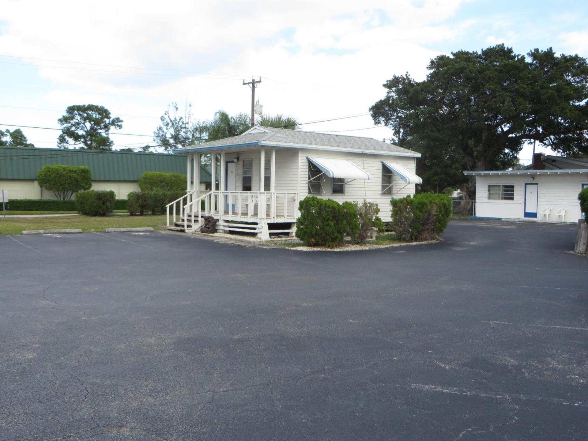 Royal Palms Motel photo 20