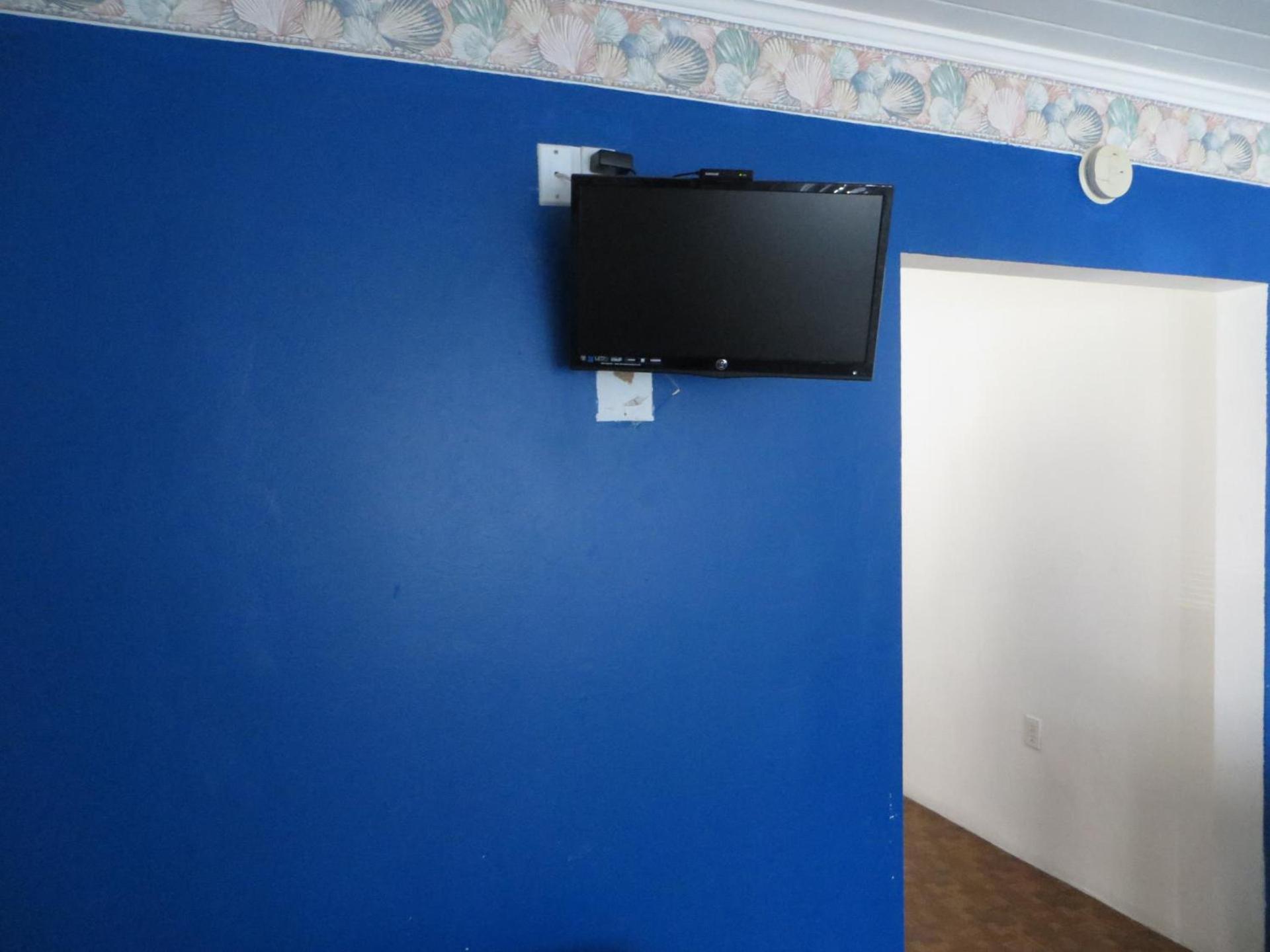 Royal Palms Motel photo 14