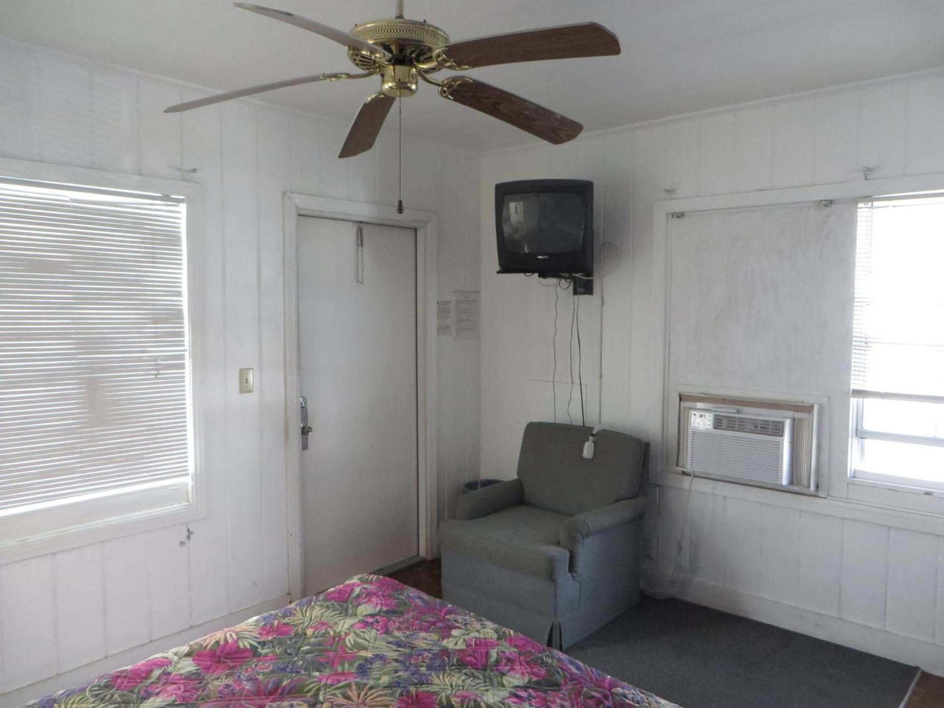 Royal Palms Motel photo 9