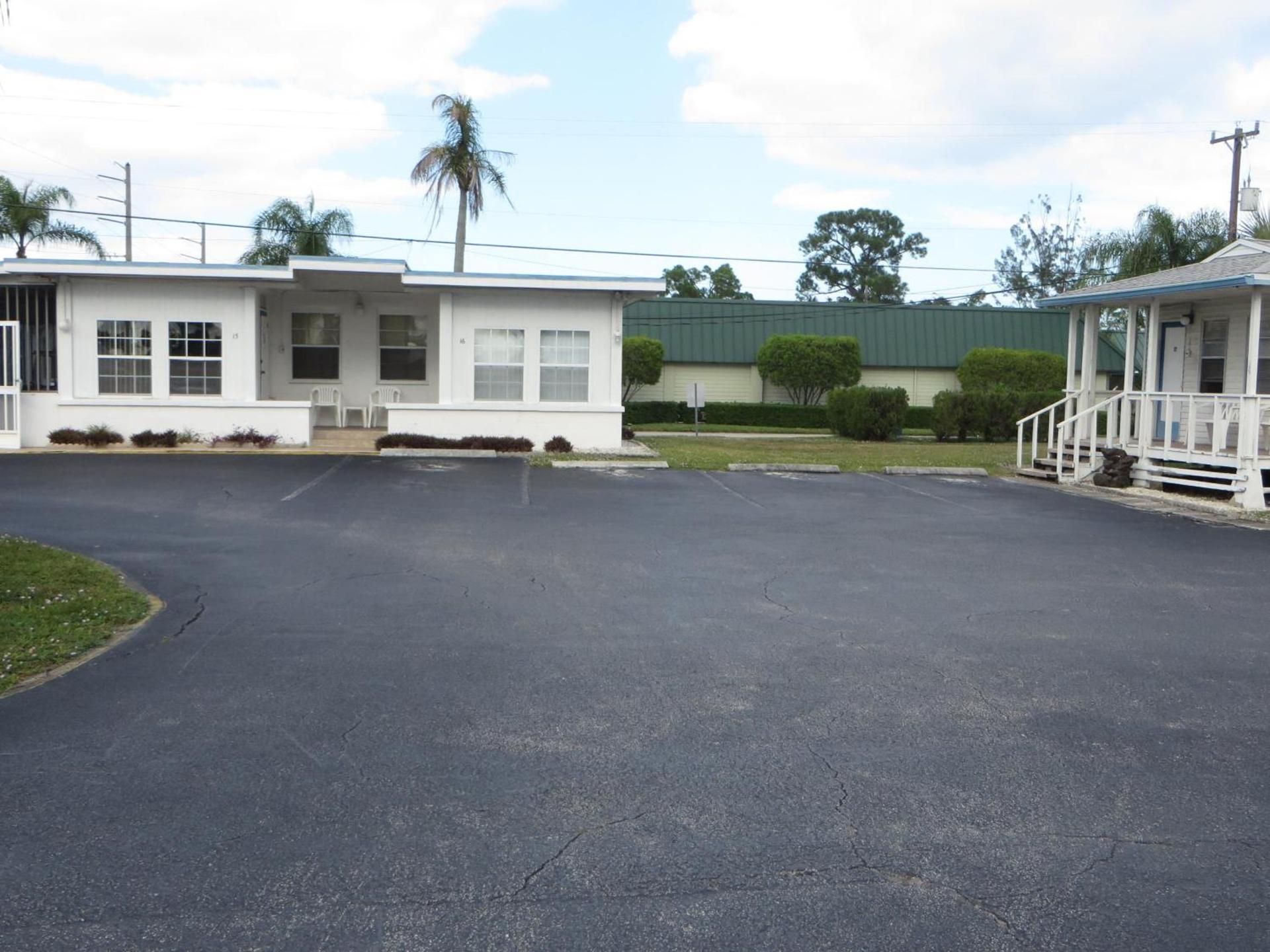 Royal Palms Motel photo 16