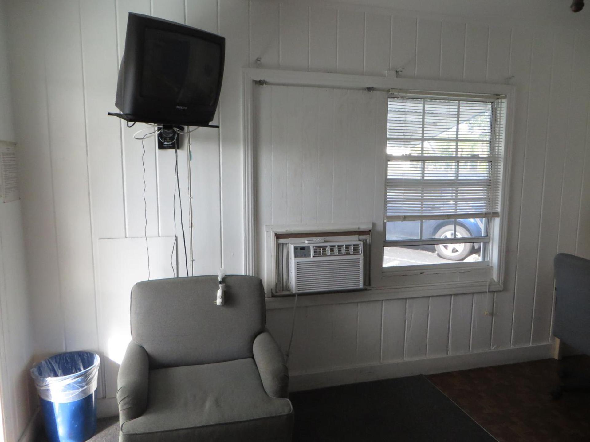 Royal Palms Motel photo 8