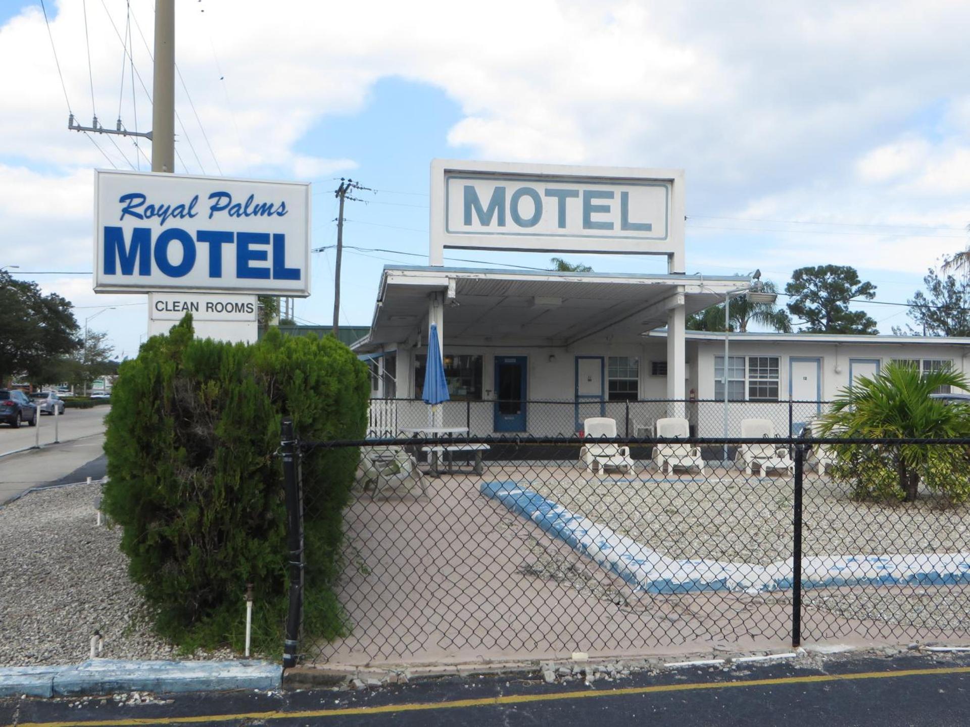 Royal Palms Motel photo 1