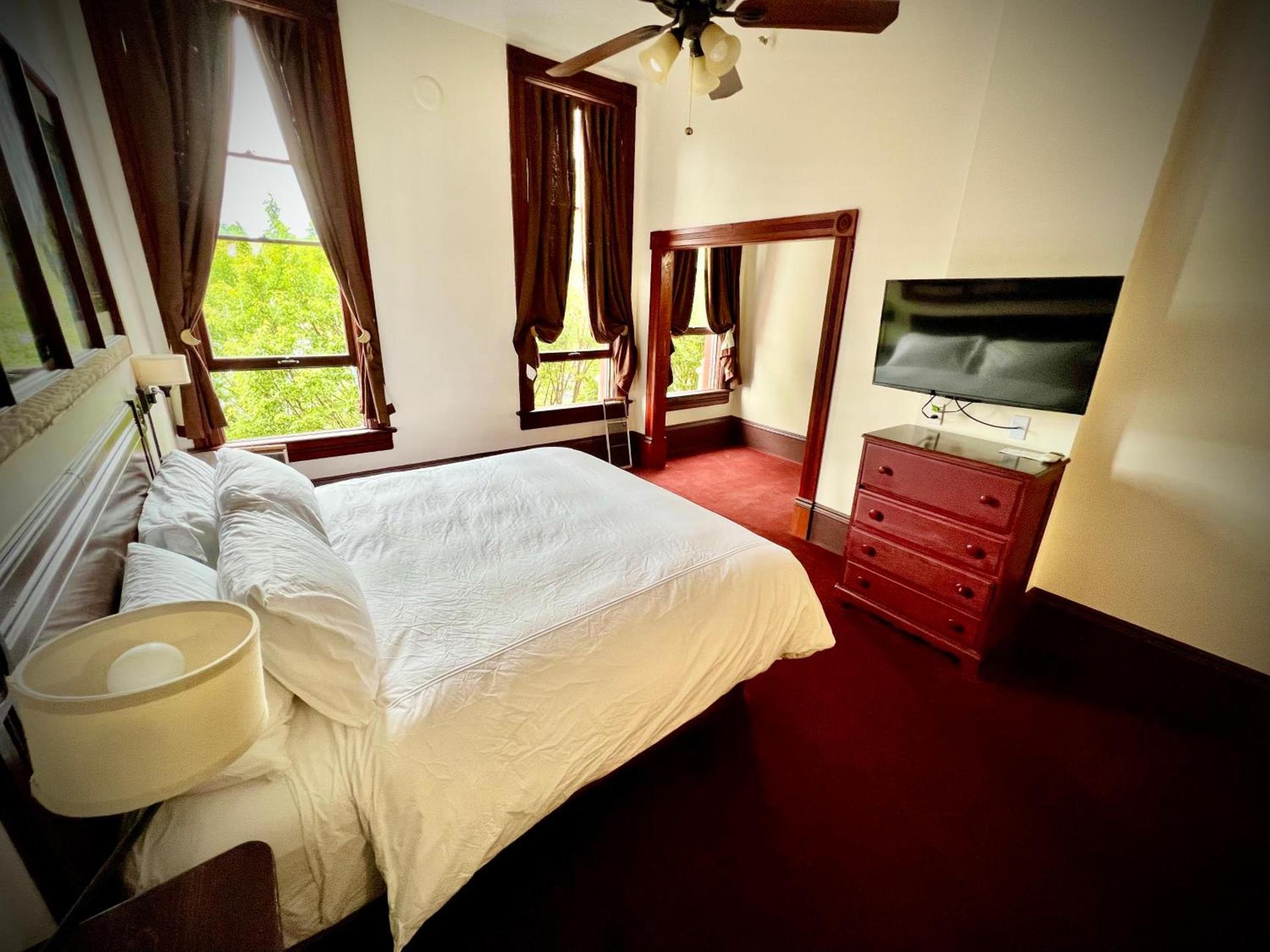 The Monarch Hotel photo 32