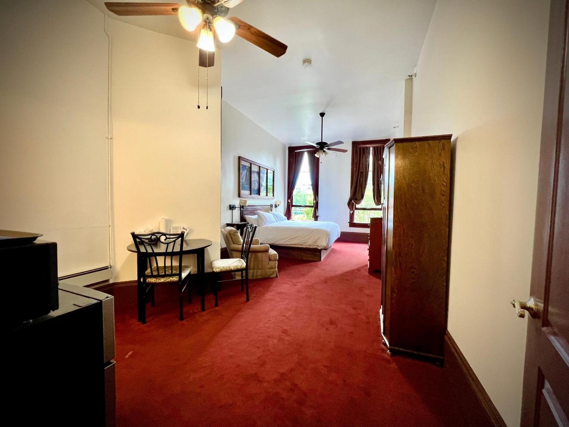 The Monarch Hotel photo 59