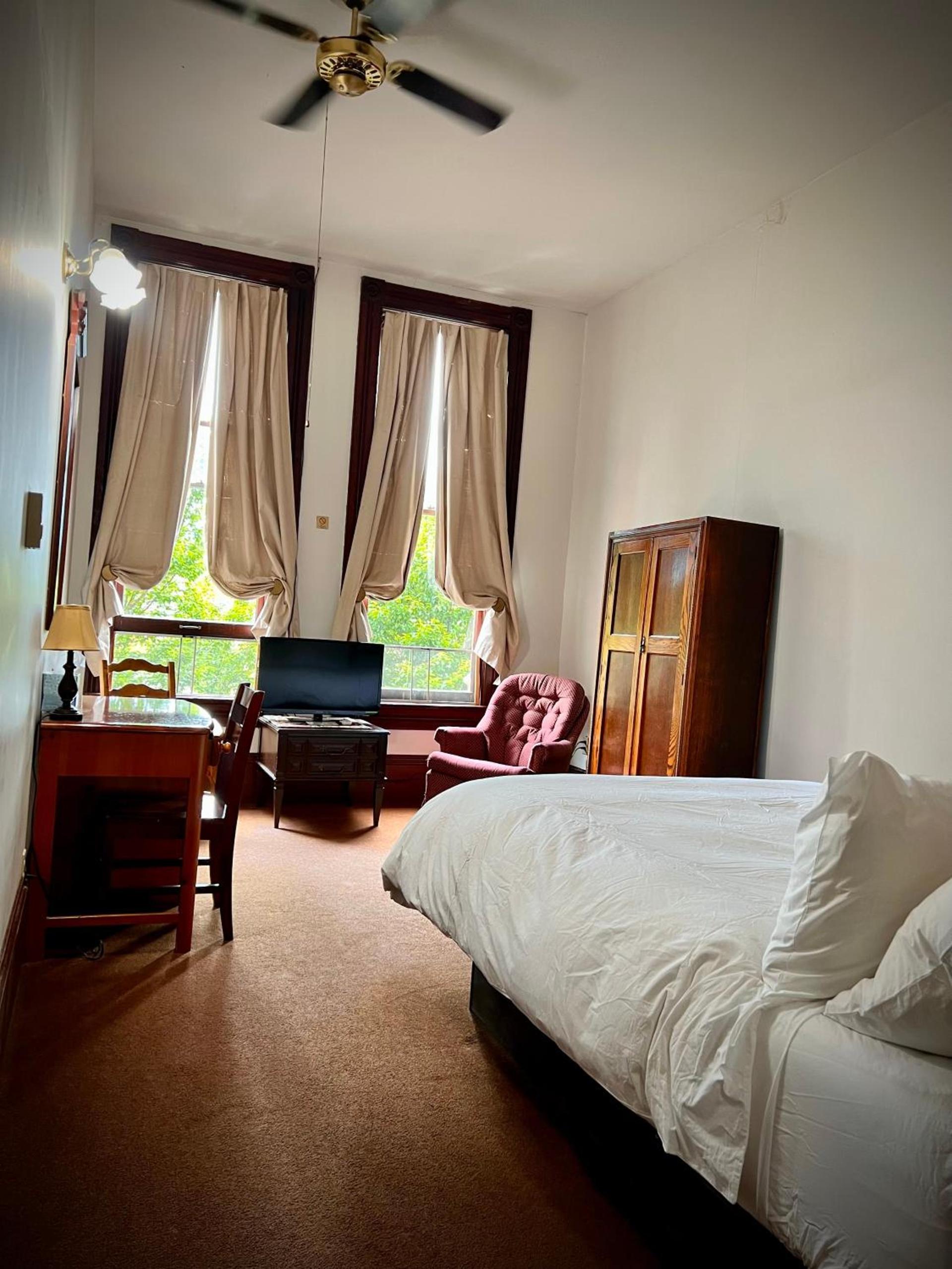The Monarch Hotel photo 41