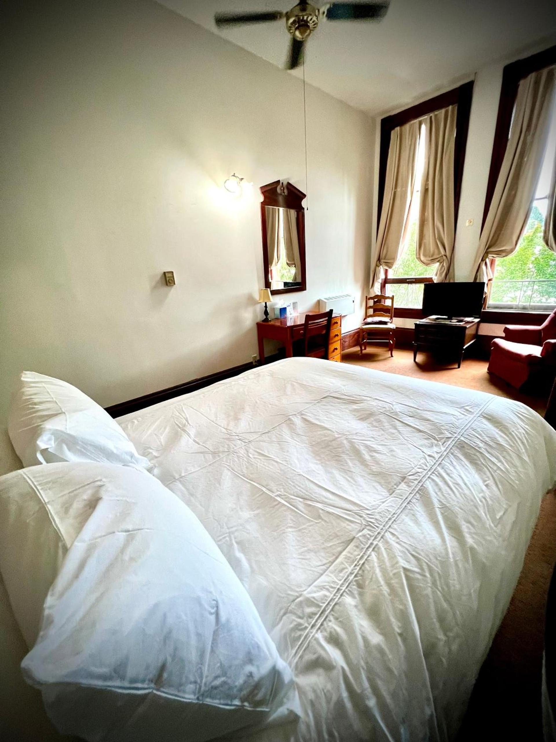 The Monarch Hotel photo 24