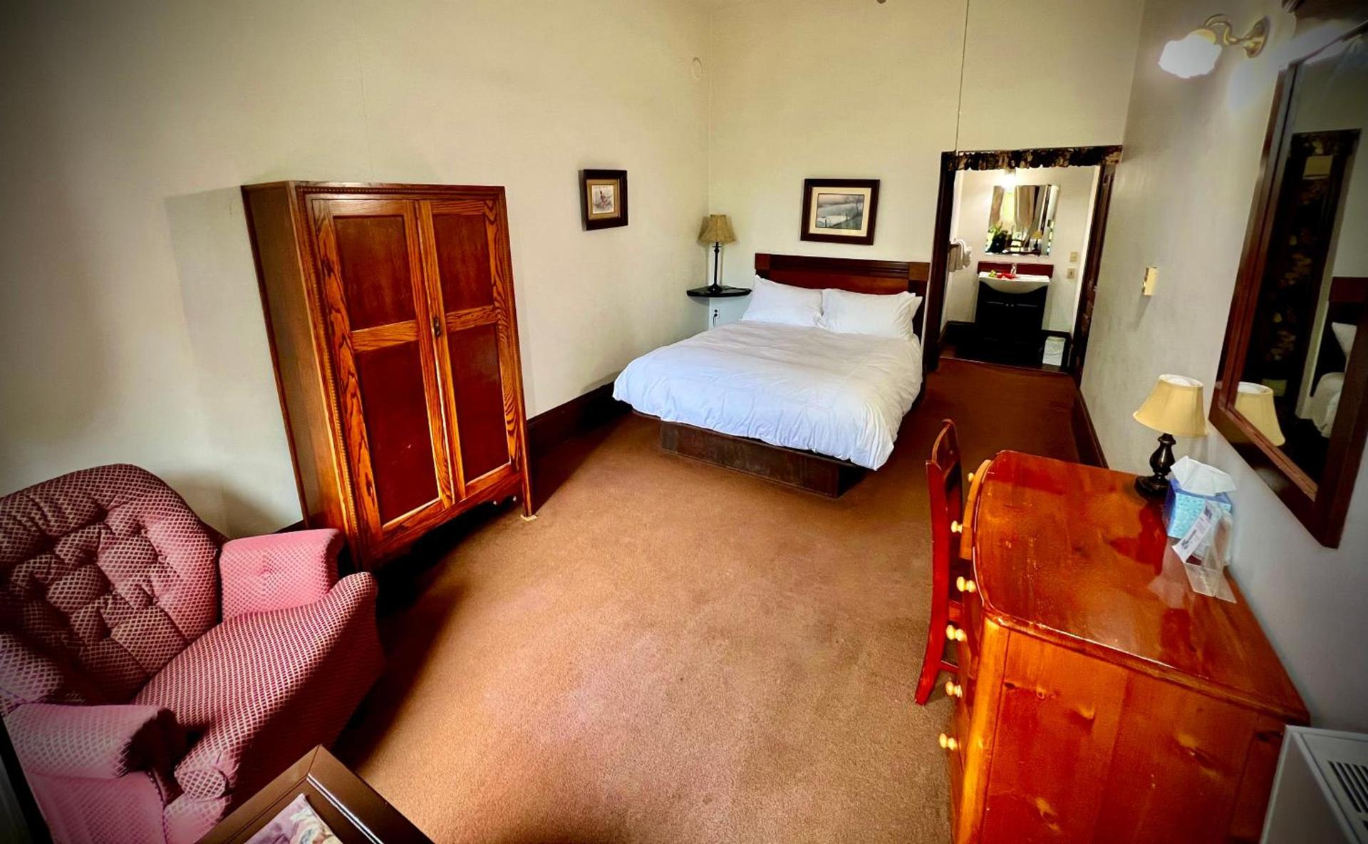 The Monarch Hotel photo 34