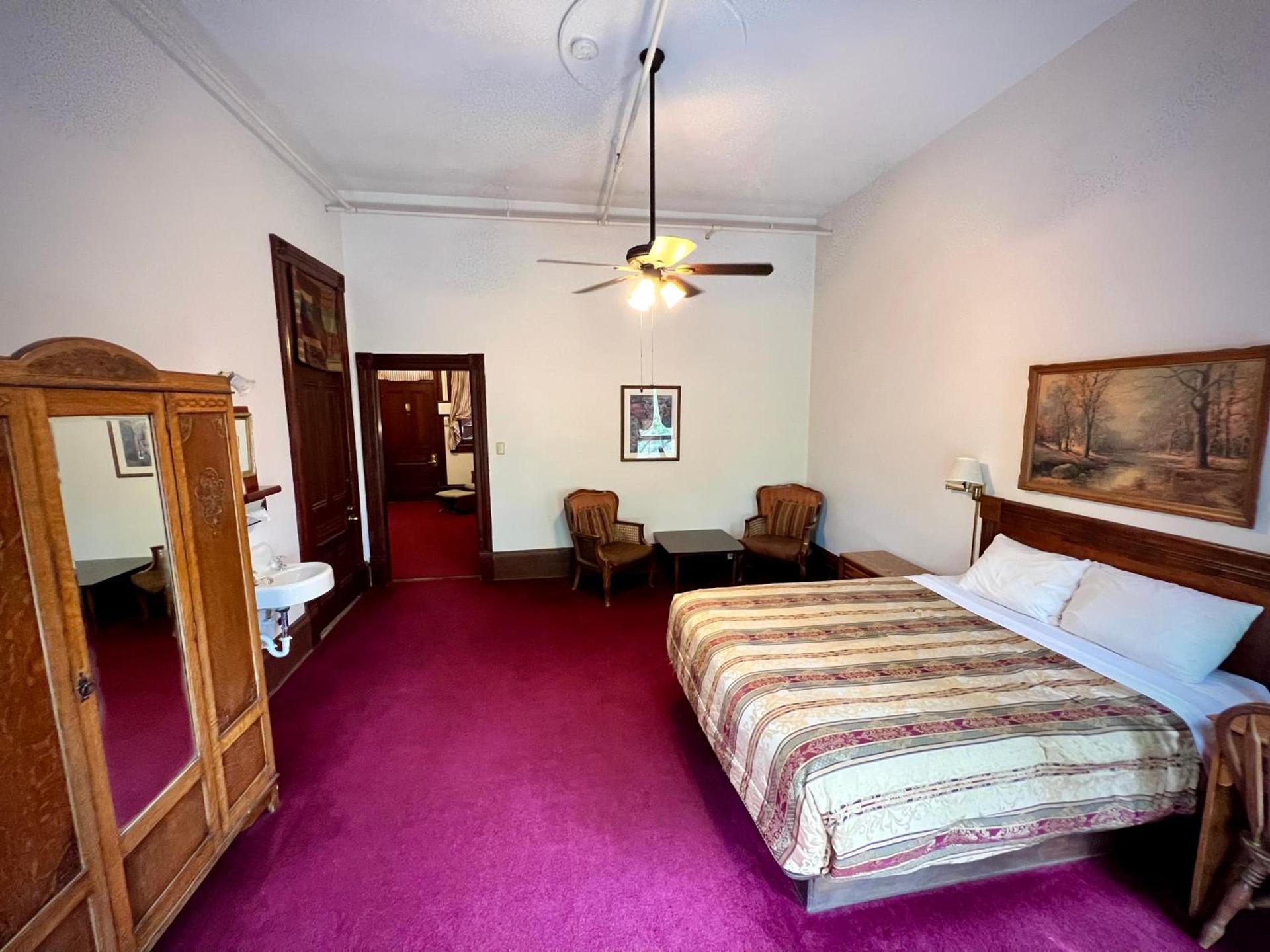 The Monarch Hotel photo 12