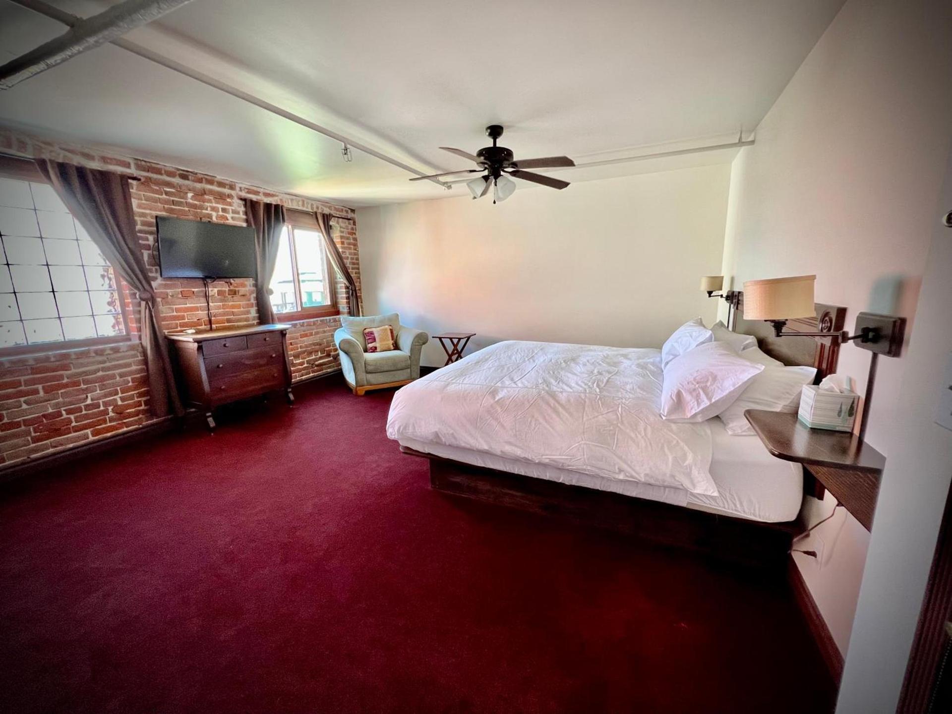 The Monarch Hotel photo 42
