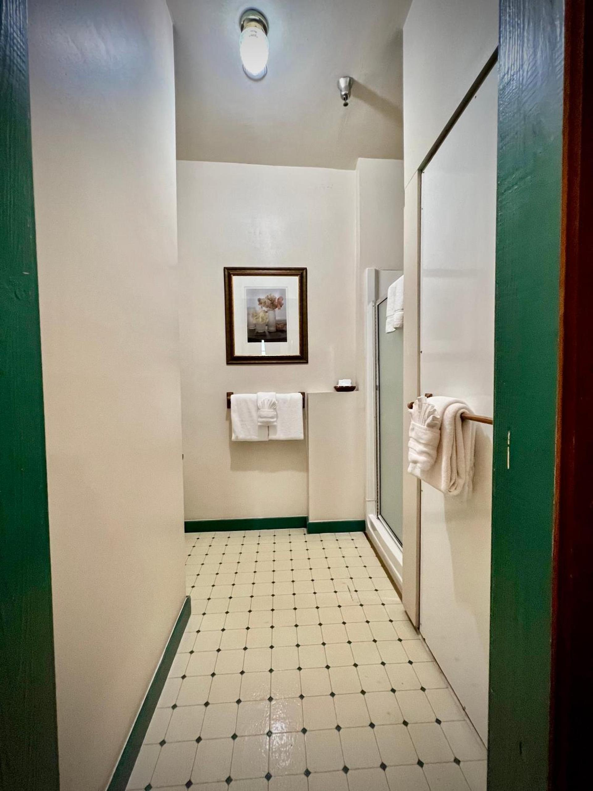 The Monarch Hotel photo 90
