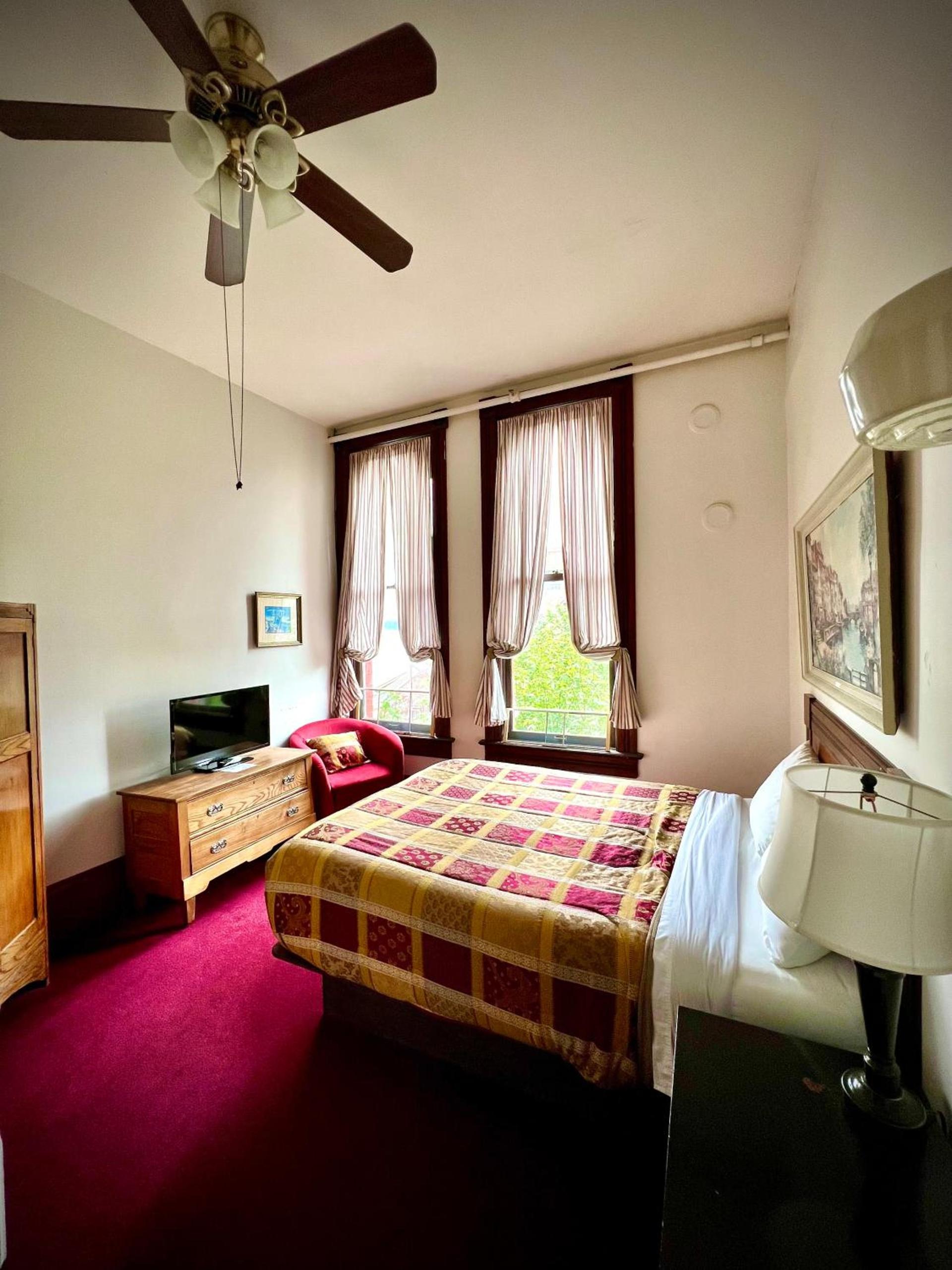 The Monarch Hotel photo 44