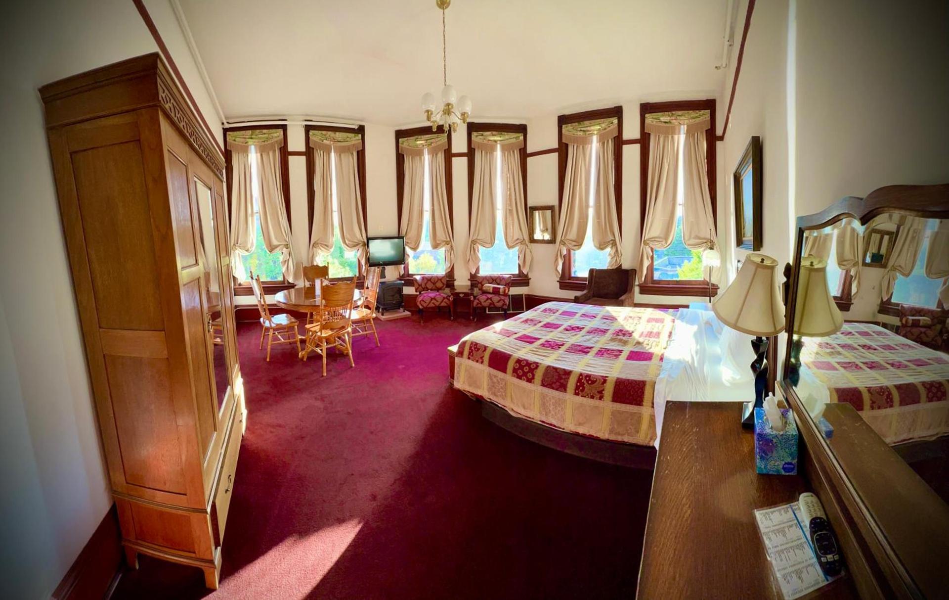 The Monarch Hotel photo 54