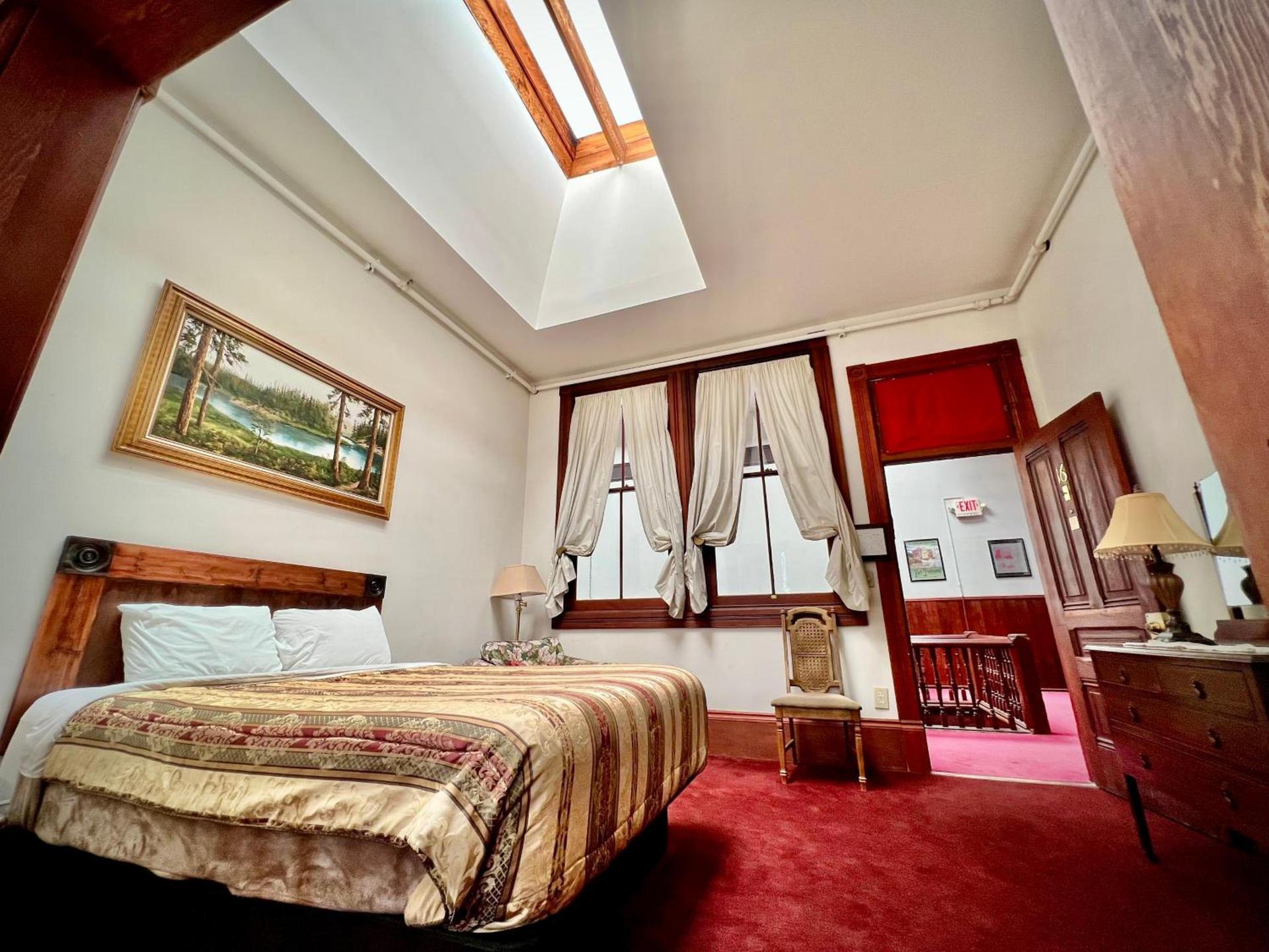 The Monarch Hotel photo 43