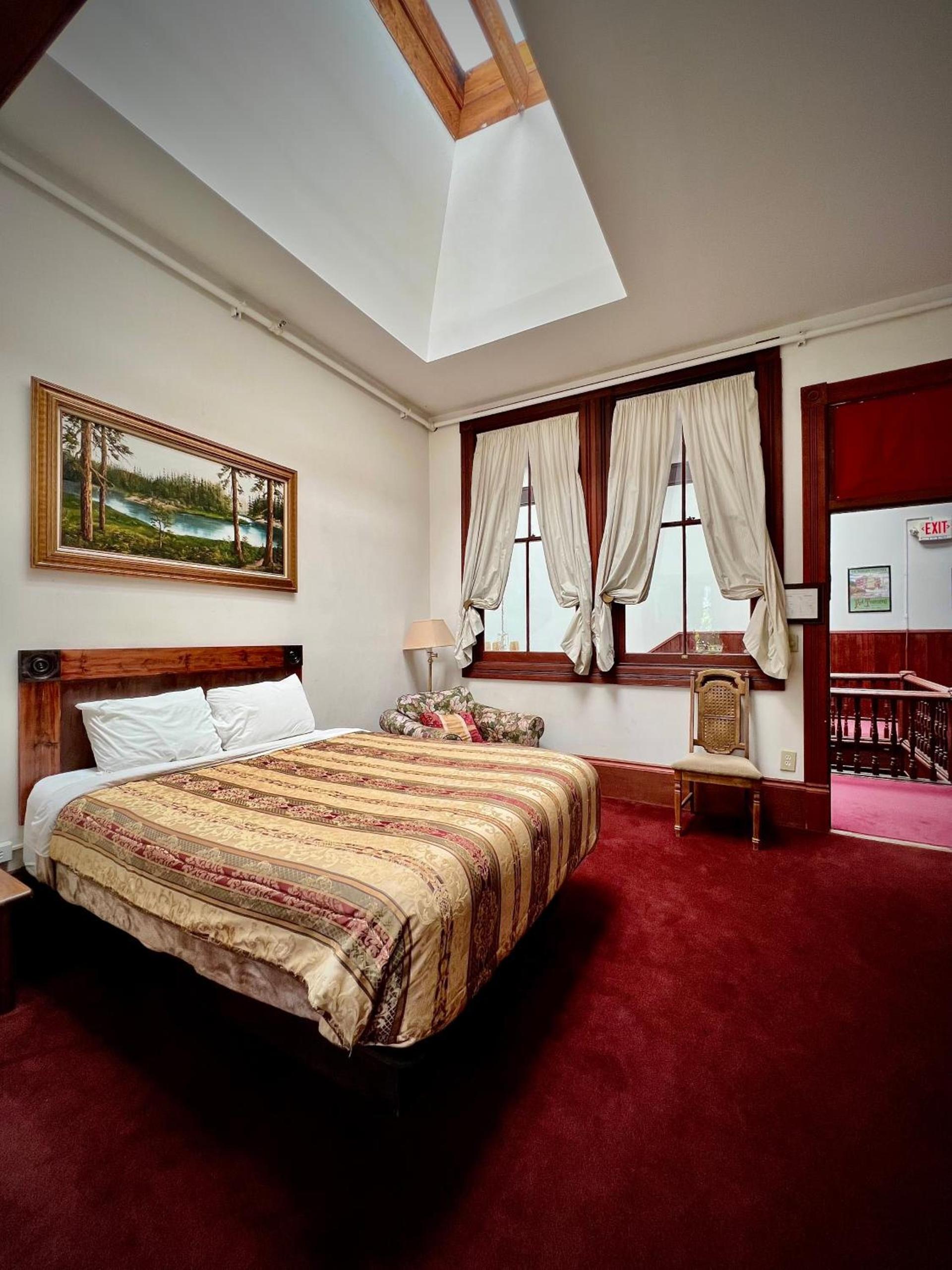 The Monarch Hotel photo 51