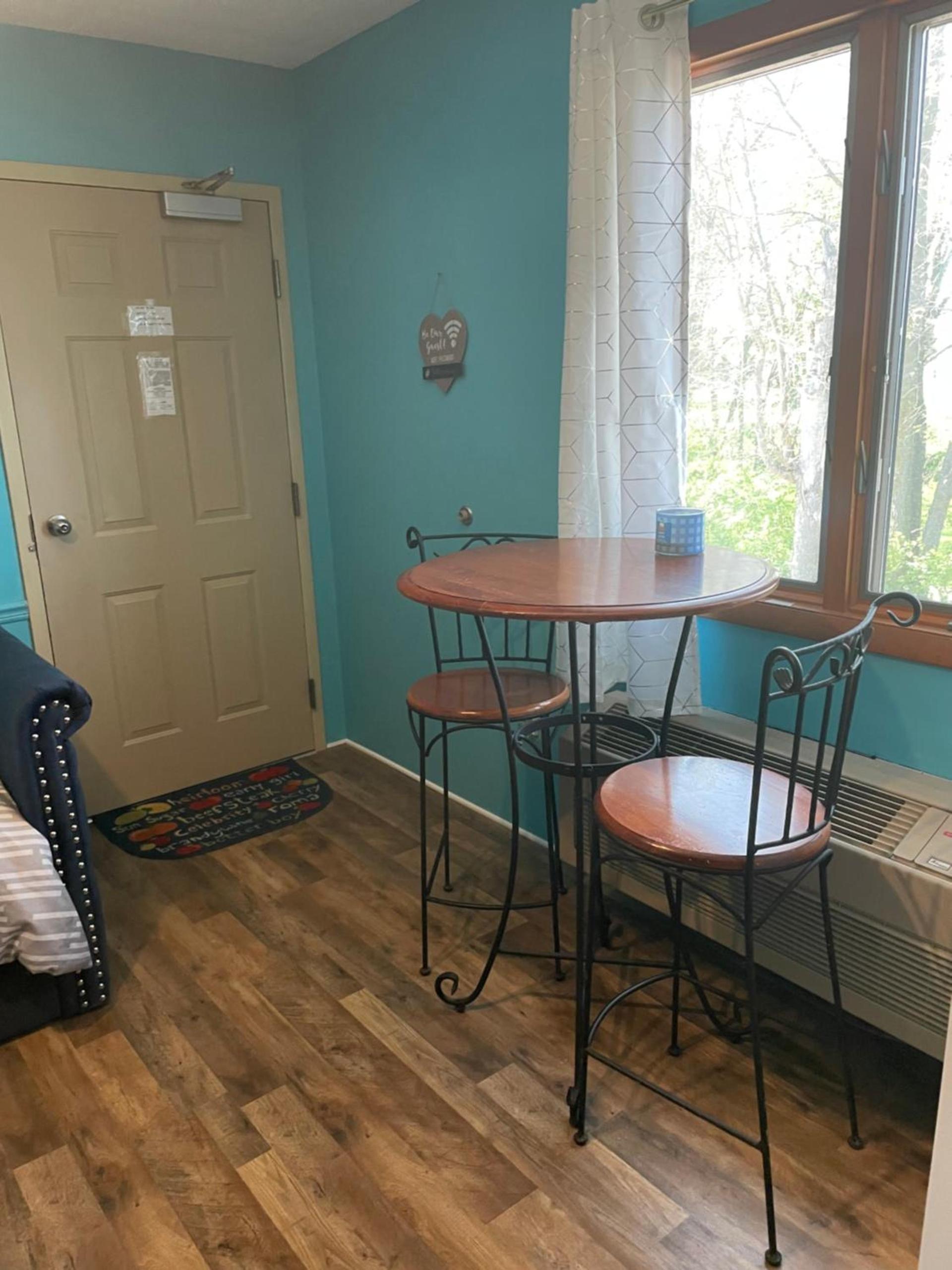 Lake Point Motel photo 18