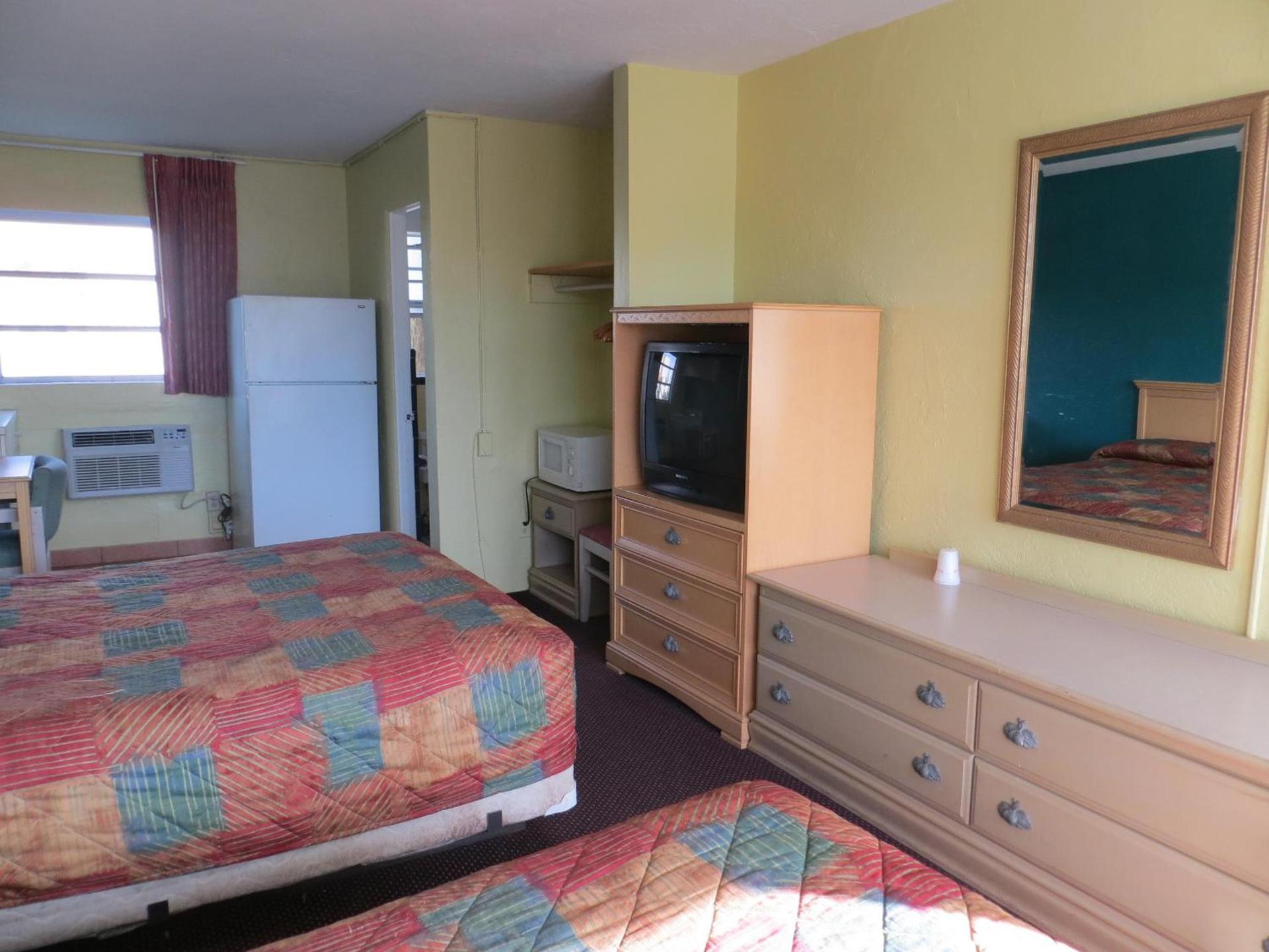 Skyway Motel photo 5