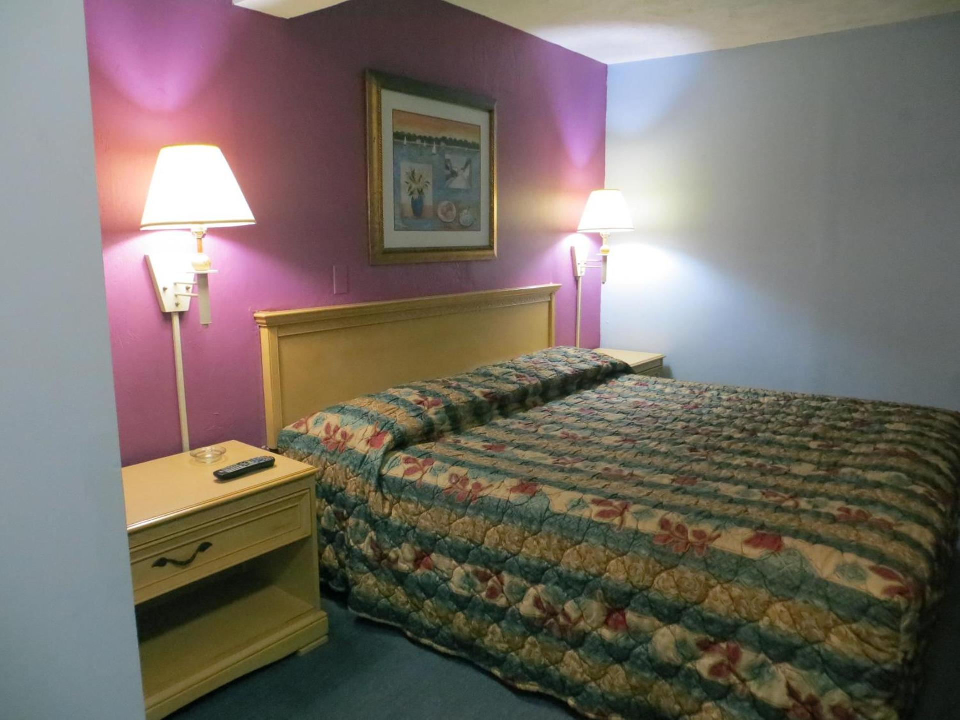 Skyway Motel photo 9