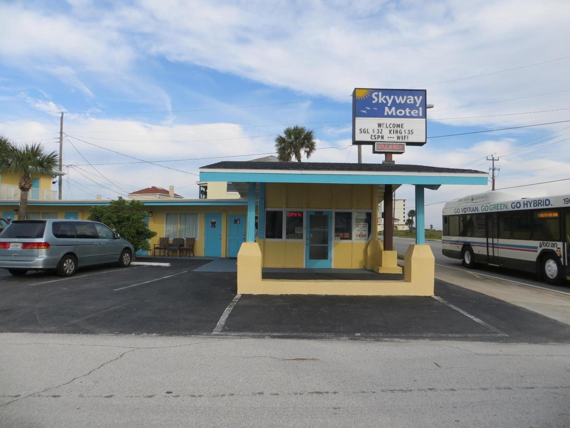 Skyway Motel photo 22