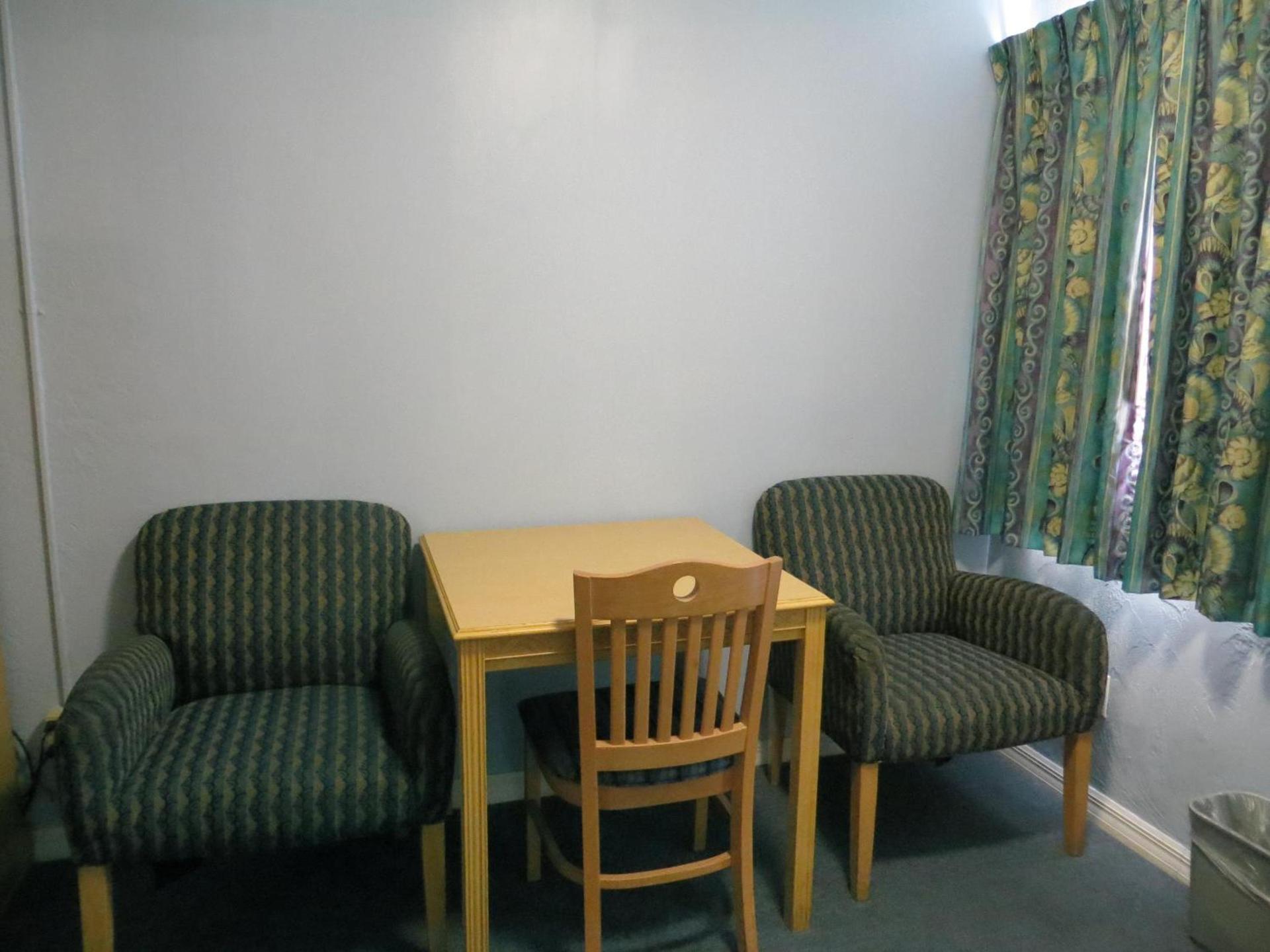 Skyway Motel photo 17