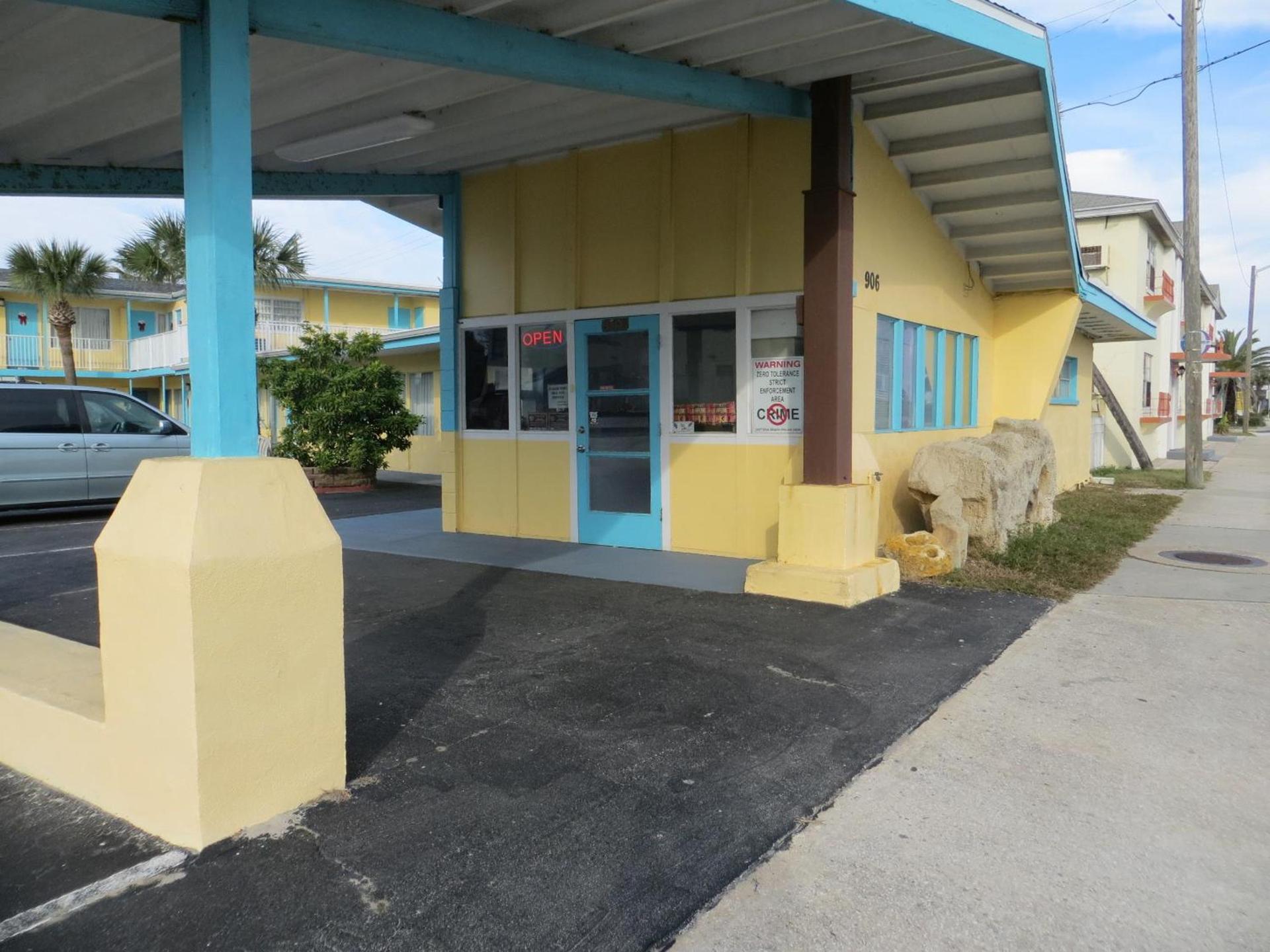 Skyway Motel photo 15