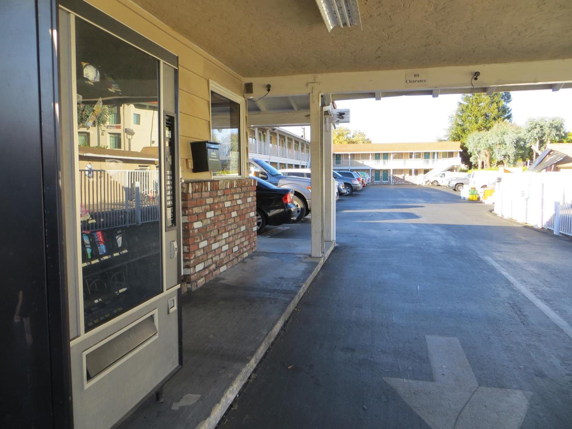 Capri Motel photo 27